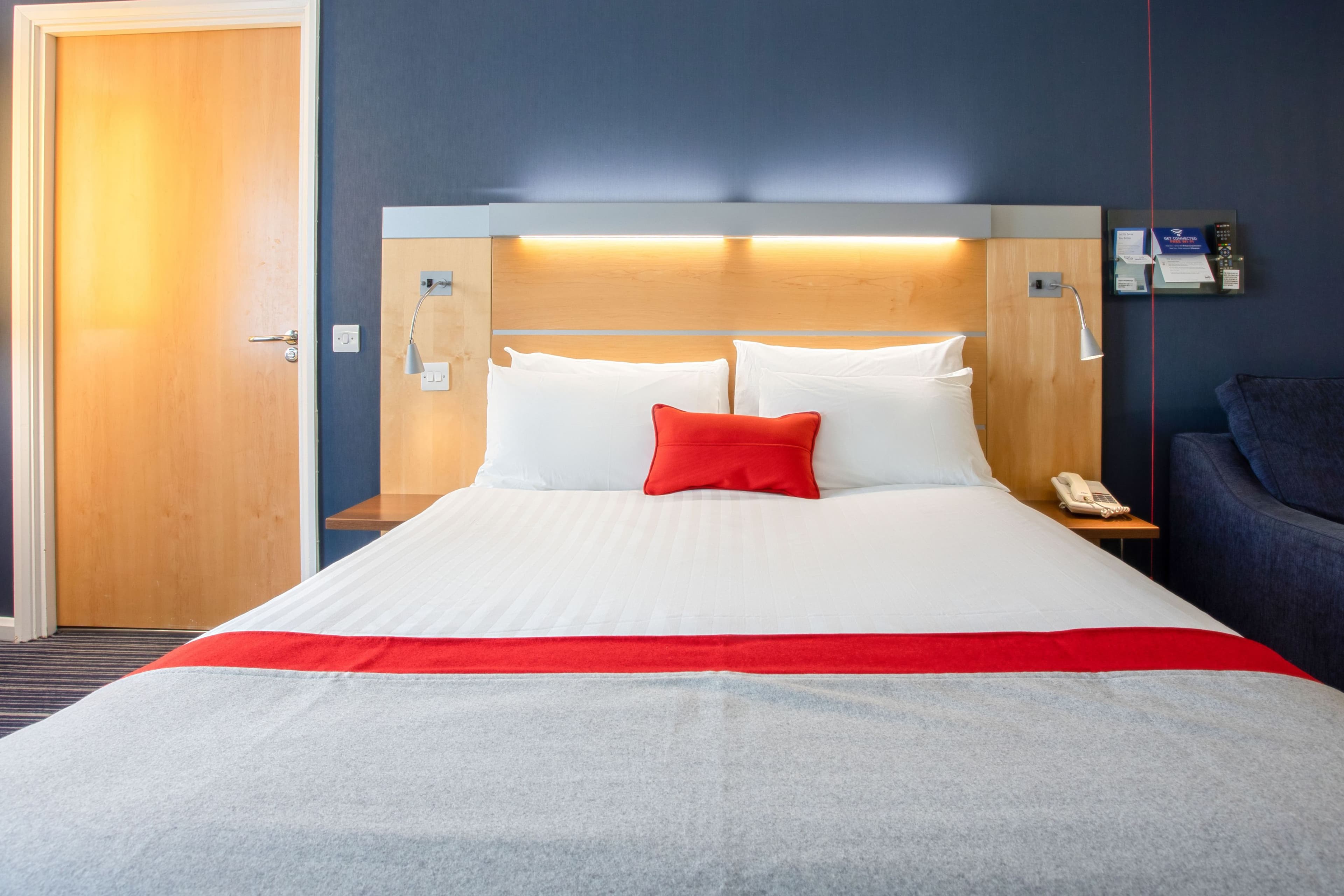 1 Double Accessible Sofa Bed with Free Hot Breakfast - Image 3