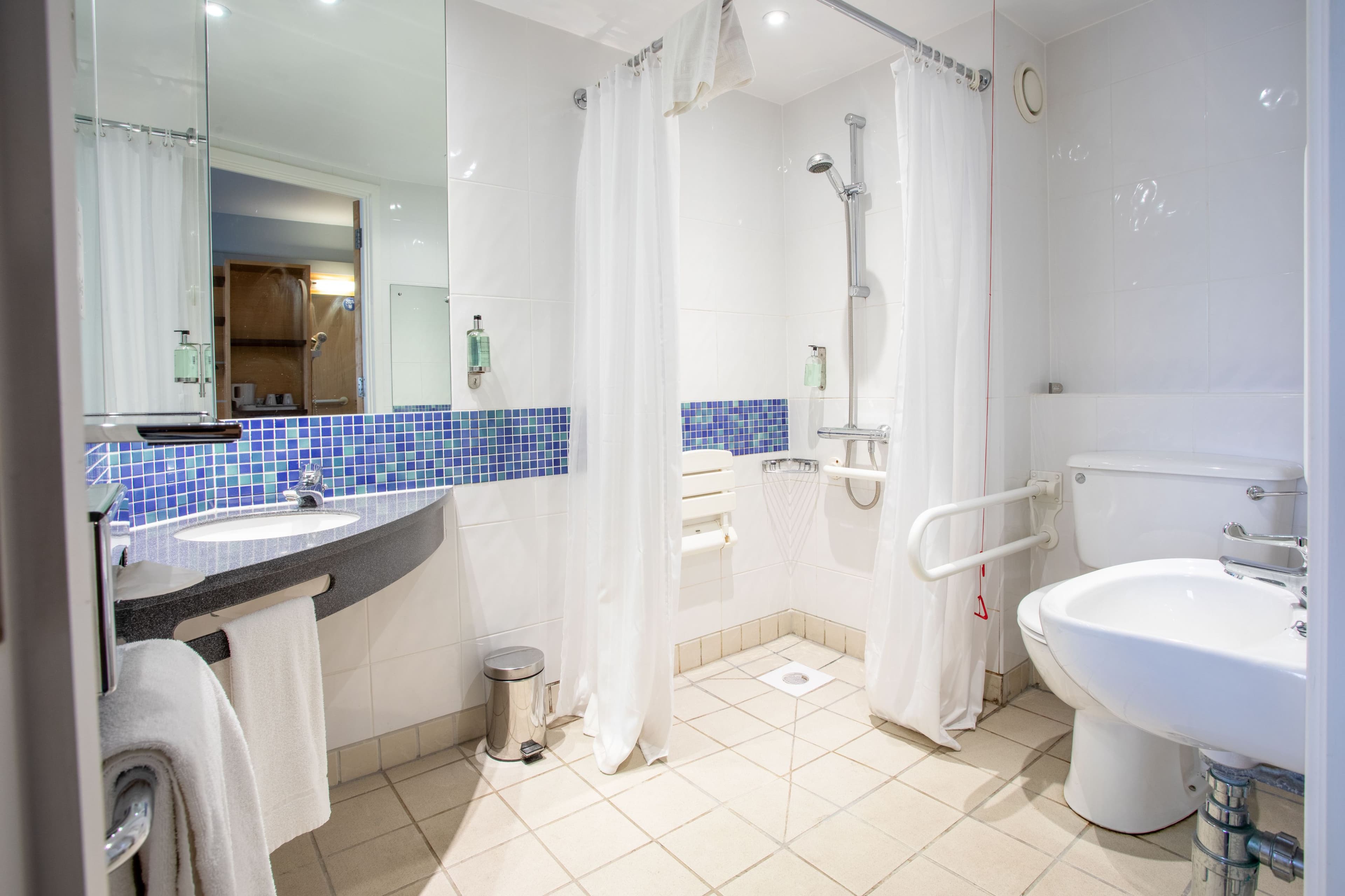 1 Double Accessible Sofa Bed with Free Hot Breakfast - Image 7