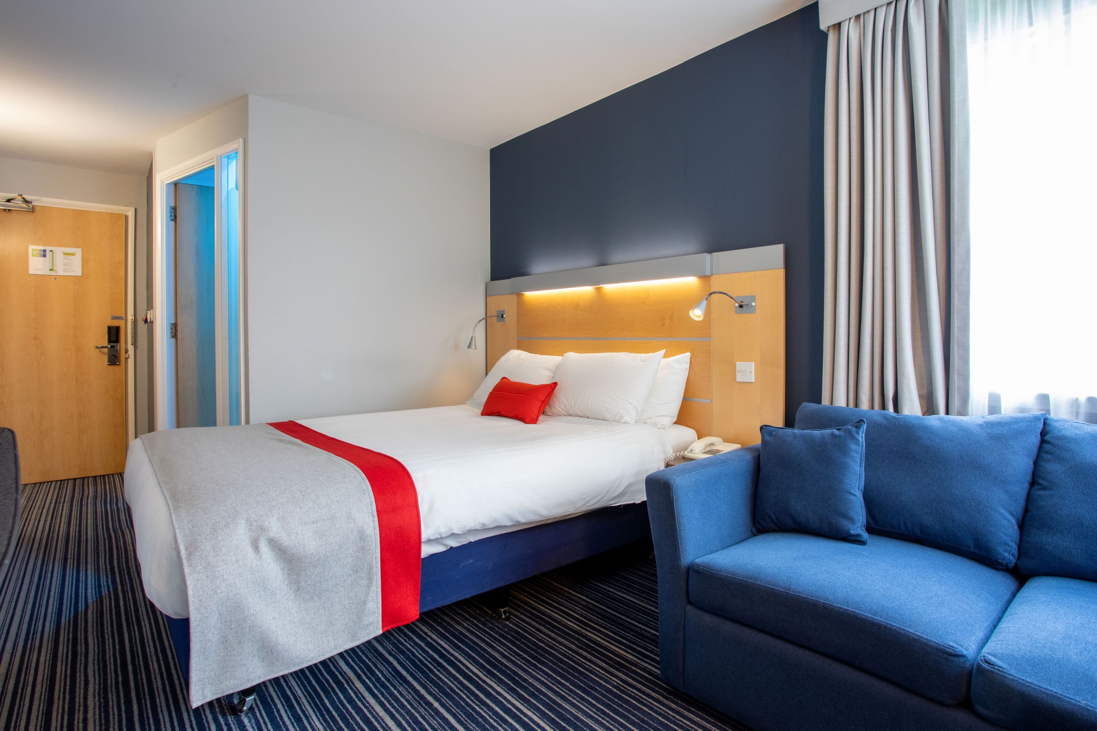Holiday Inn Express Dunfermline — 7