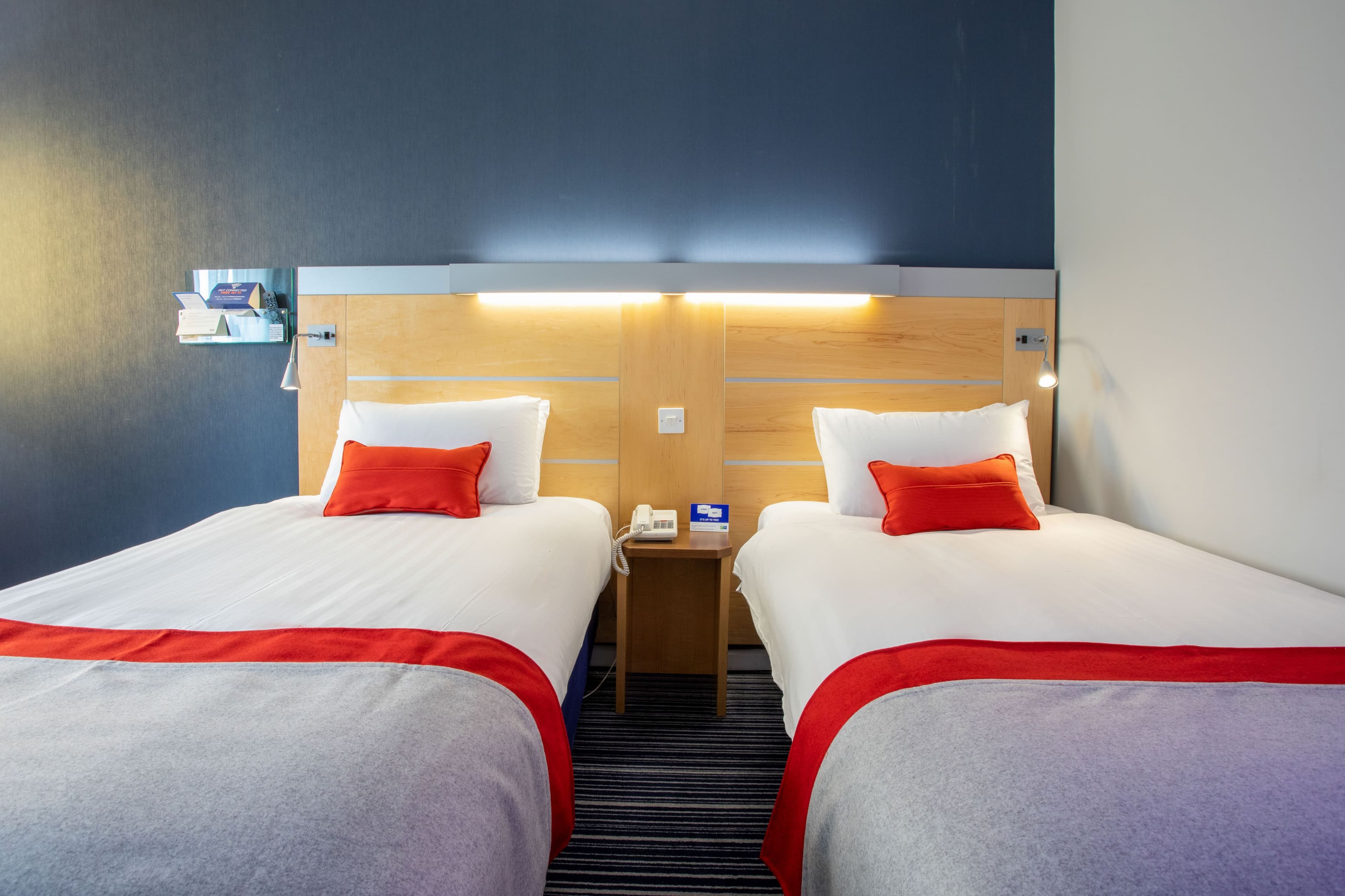 Holiday Inn Express Dunfermline — 36