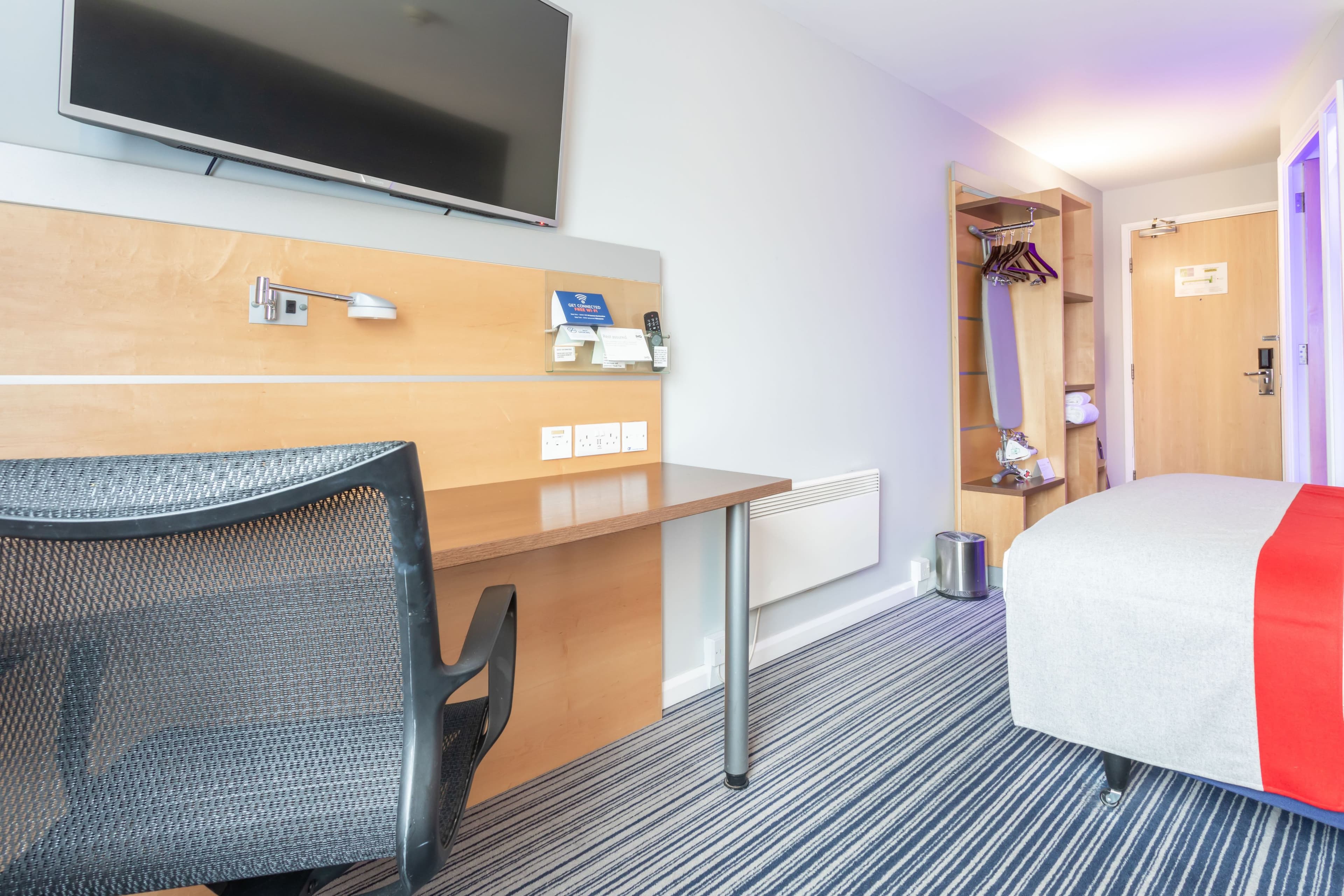 Holiday Inn Express Dunfermline — 9