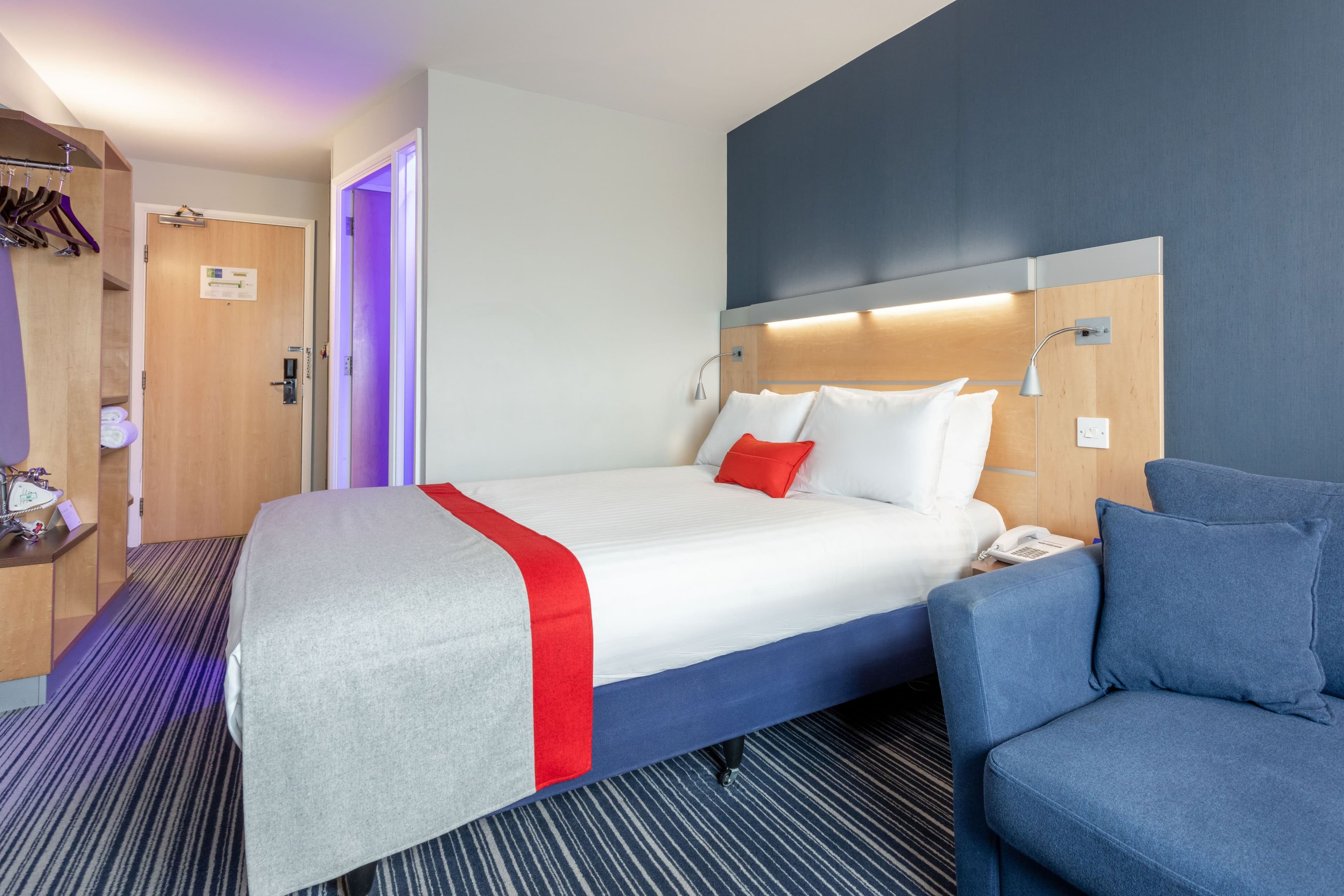 Holiday Inn Express Dunfermline — 8