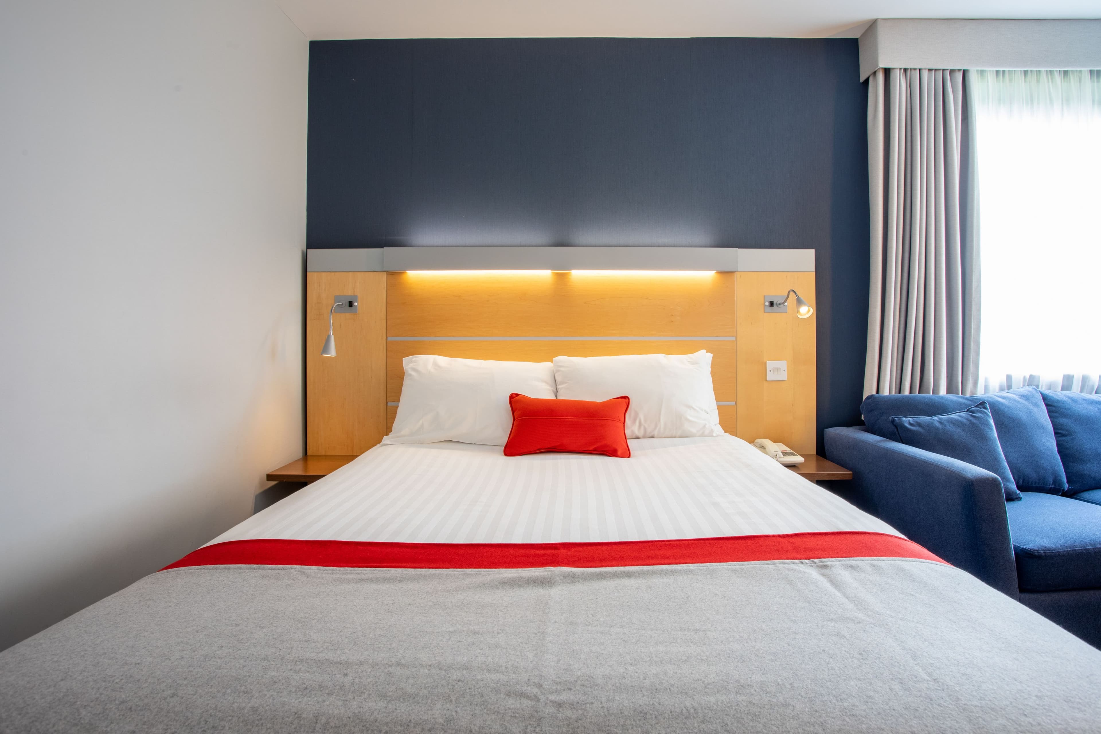 Holiday Inn Express Dunfermline - Image 5