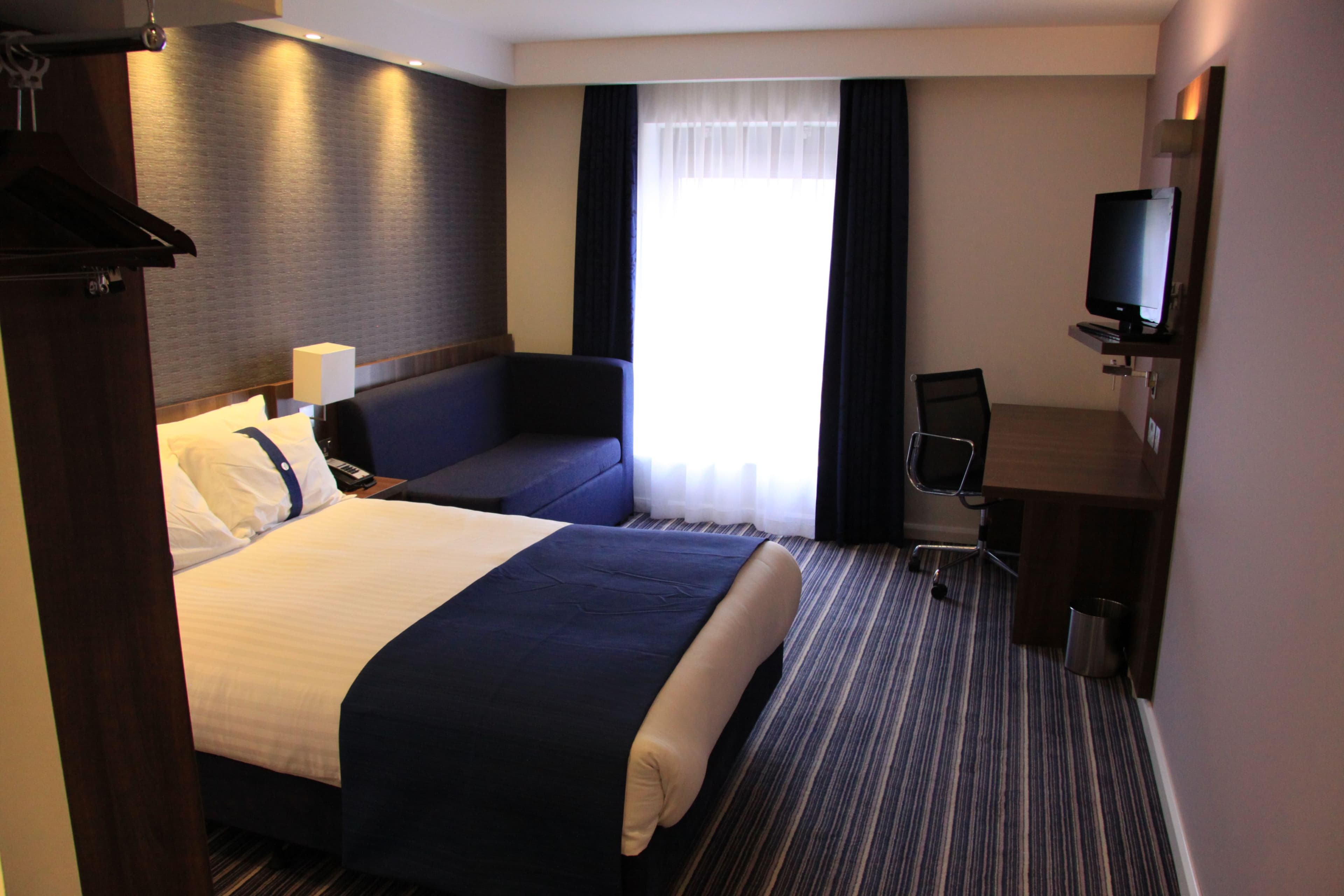 Holiday Inn Express Dunstable — 10