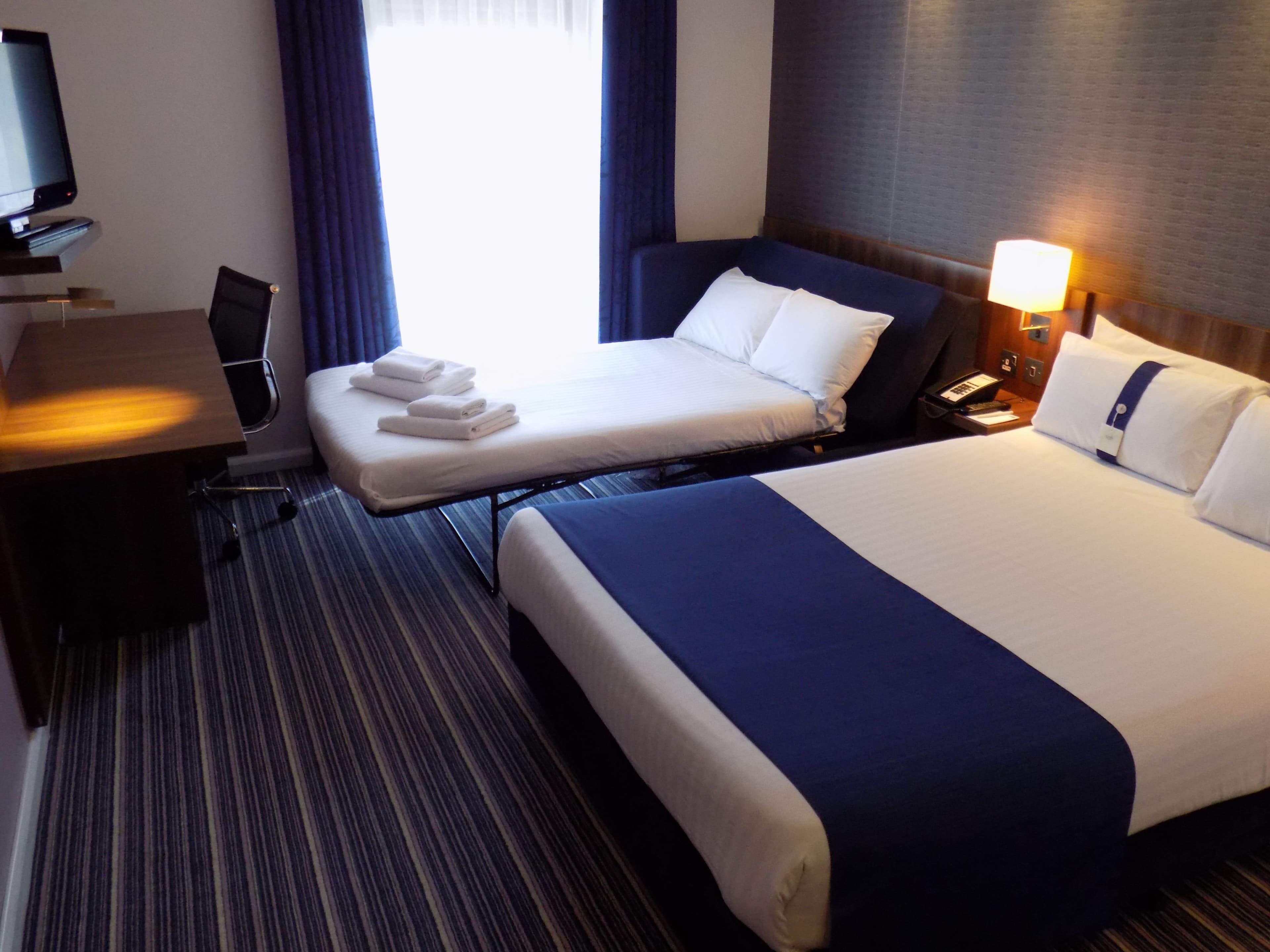 Holiday Inn Express Dunstable — 5