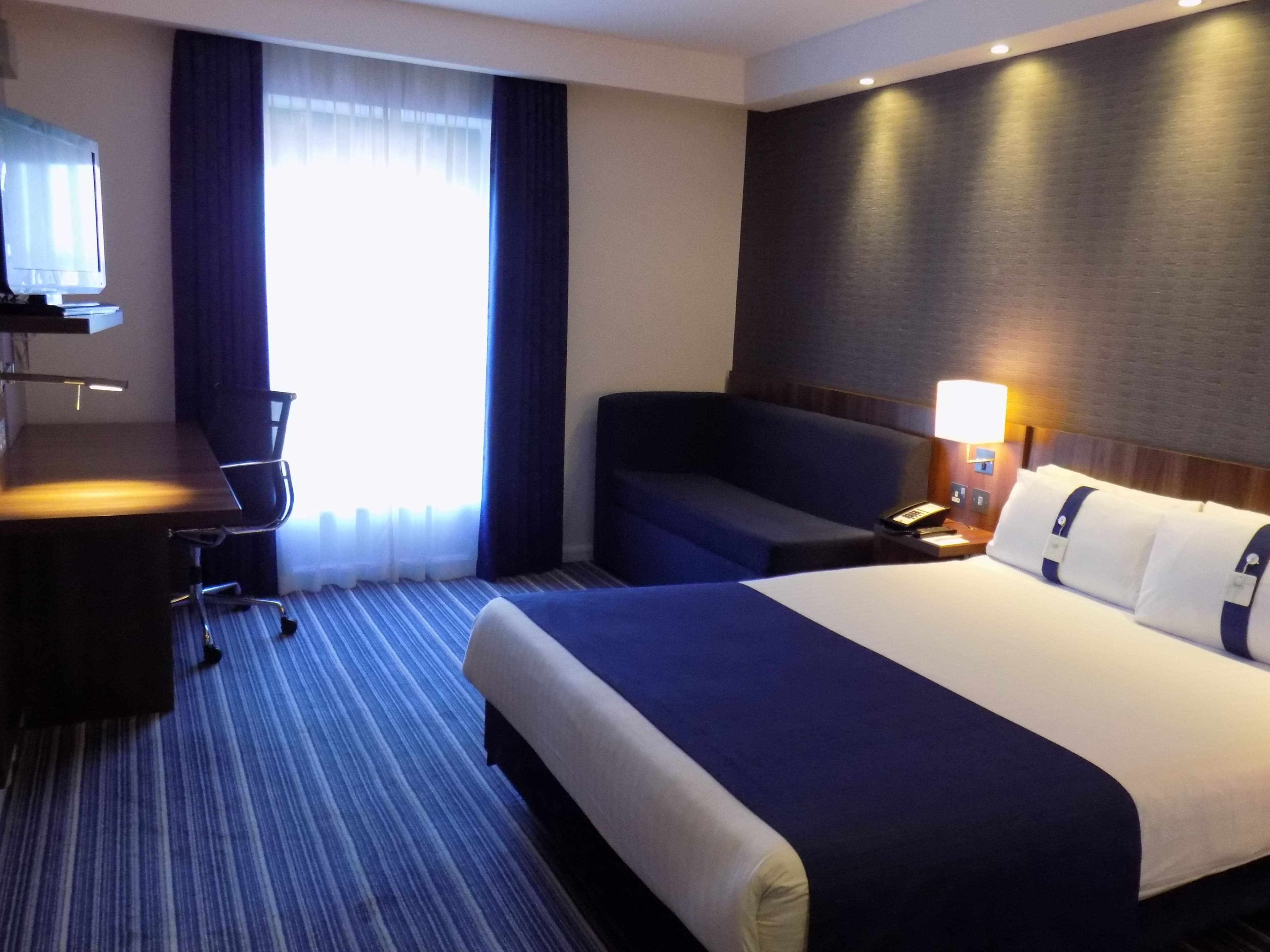 Holiday Inn Express Dunstable — 7