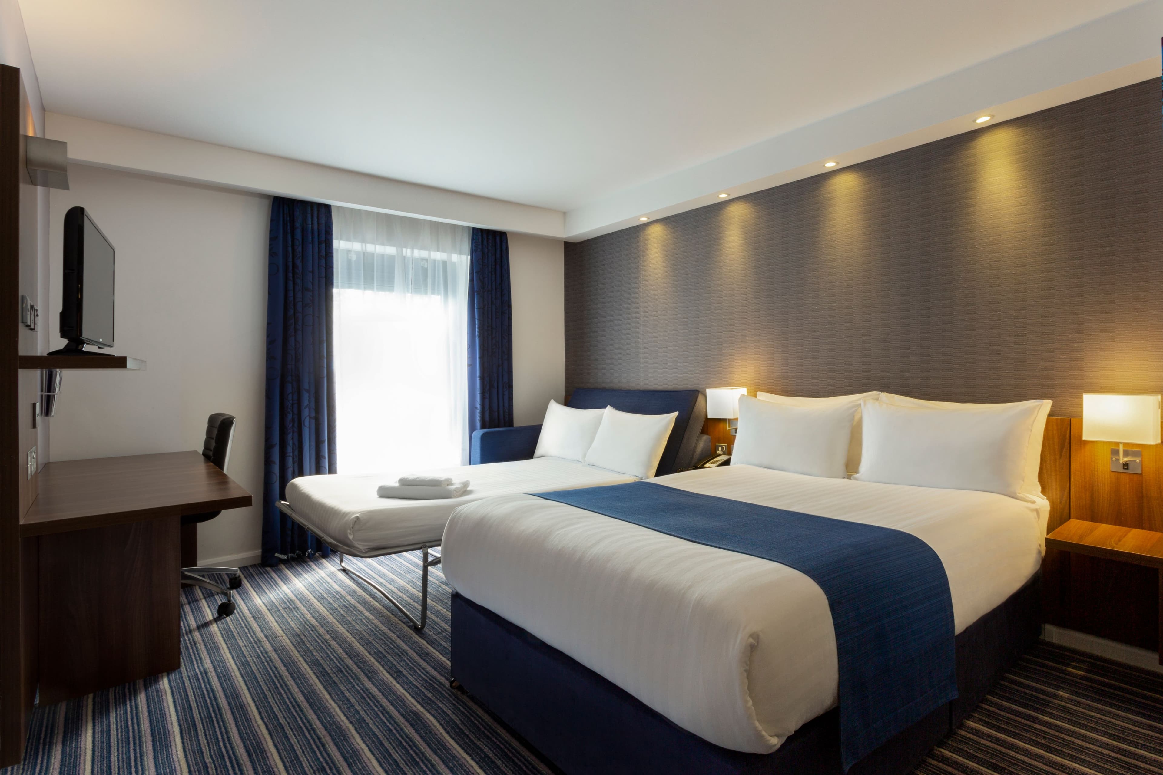 Holiday Inn Express Dunstable — 13