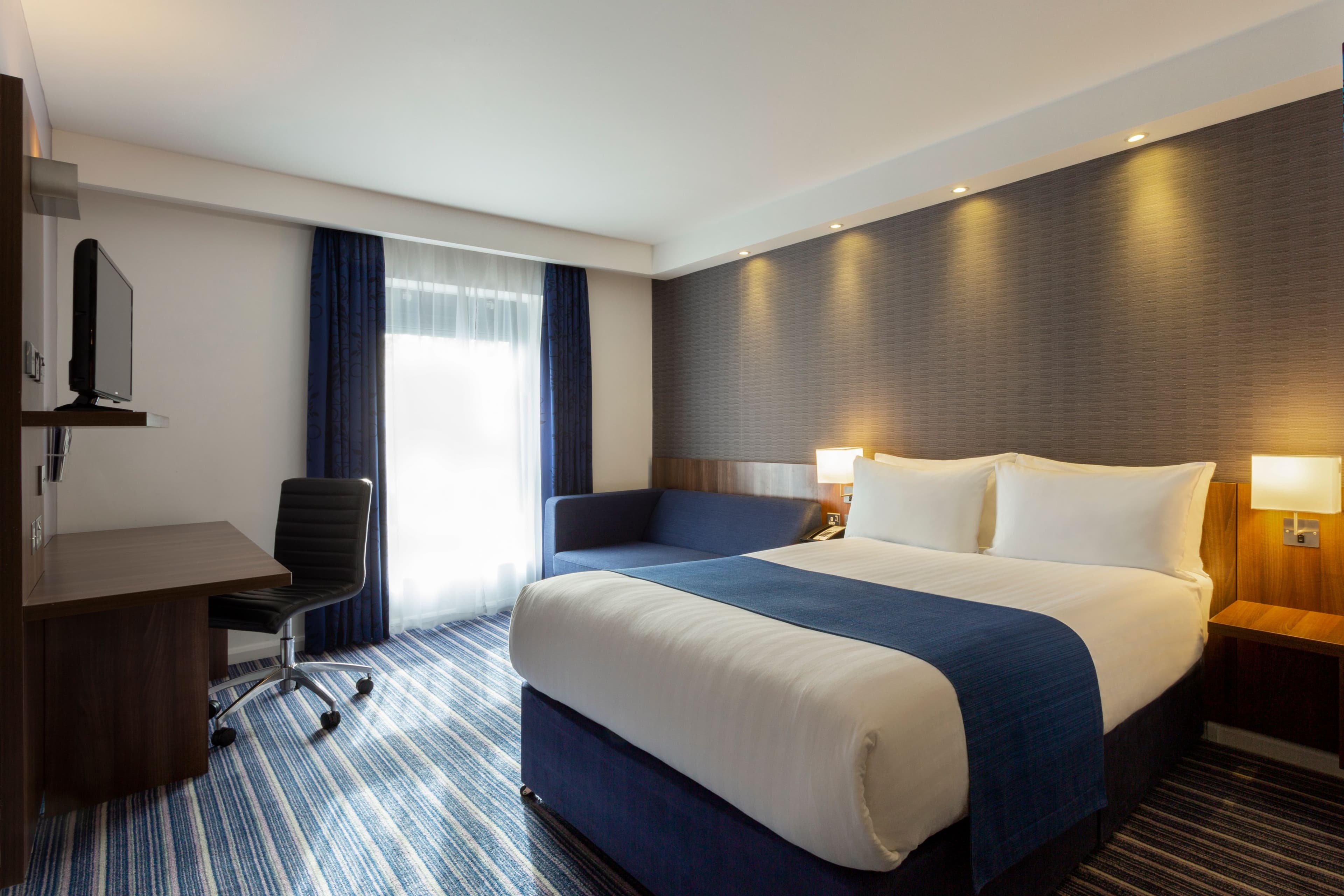 Holiday Inn Express Dunstable — 6