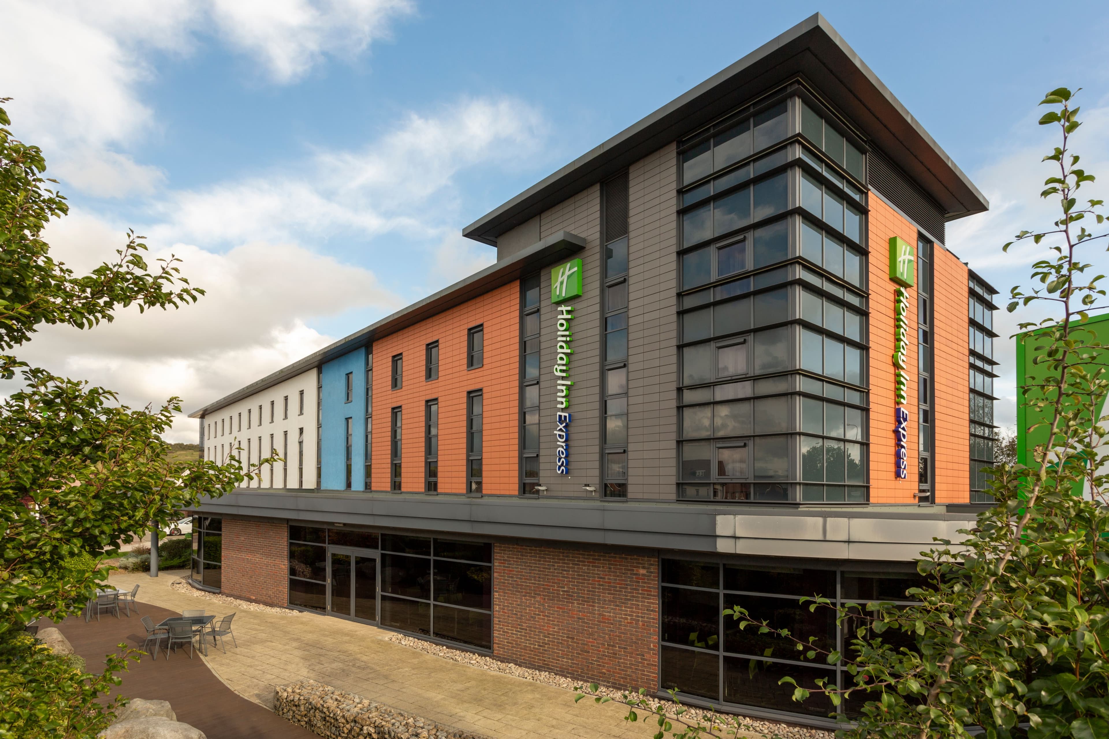 Holiday Inn Express Dunstable - Image 1