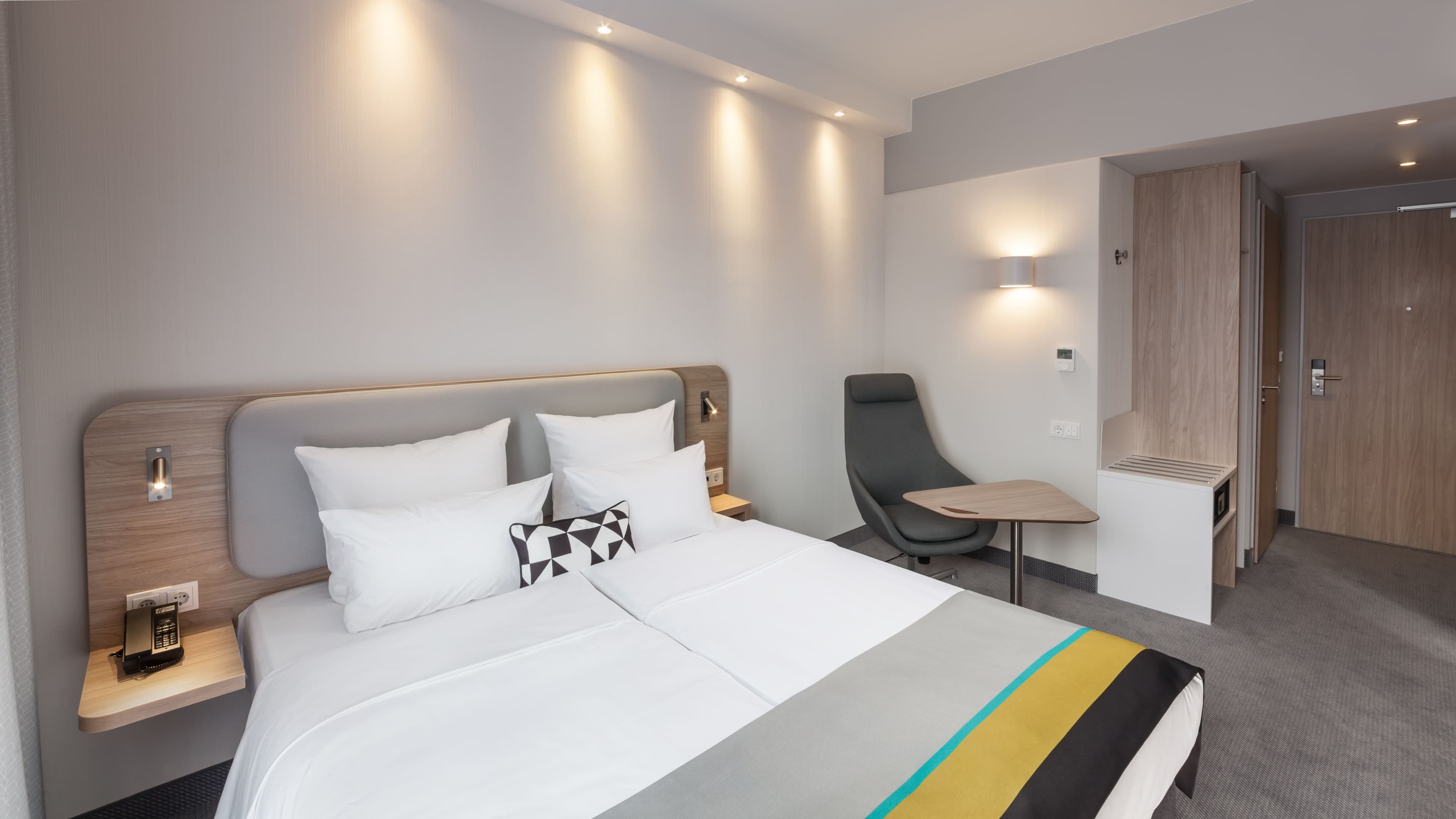 Holiday Inn Express Düsseldorf - Hauptbahnhof - Image 3