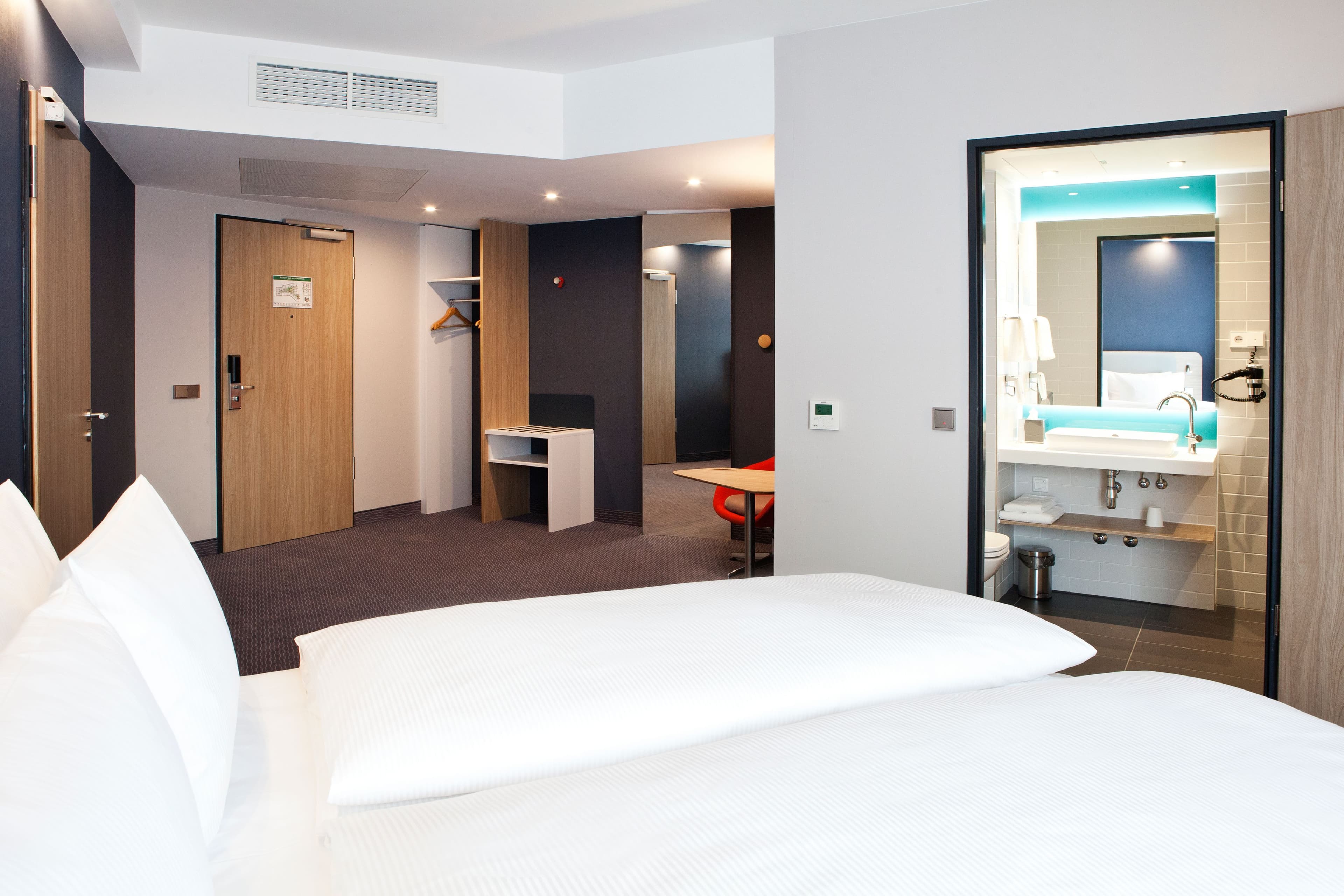 Holiday Inn Express Düsseldorf Airport - Image 3