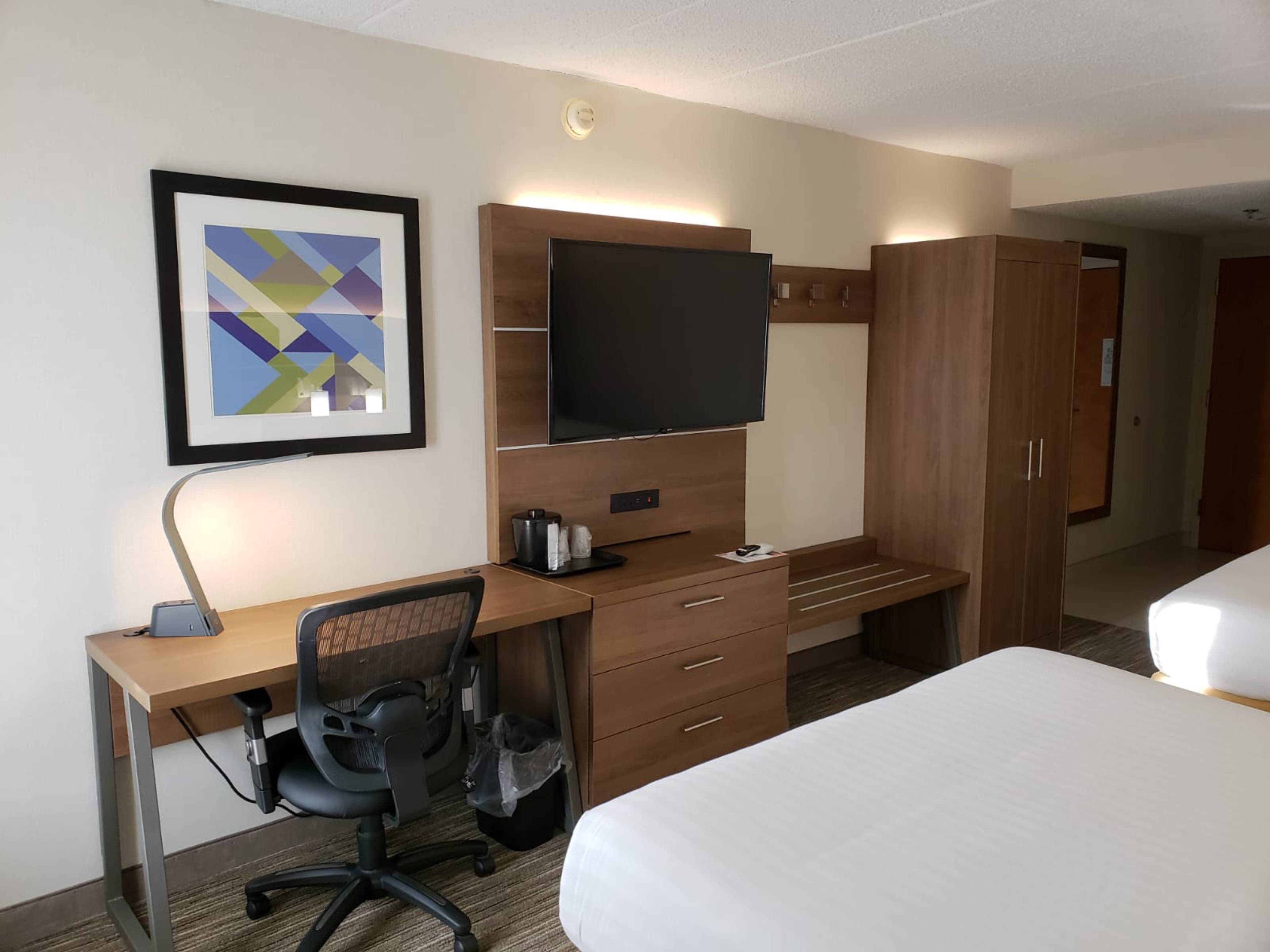 Holiday Inn Express Edgewood-Aberdeen-Bel Air — 14