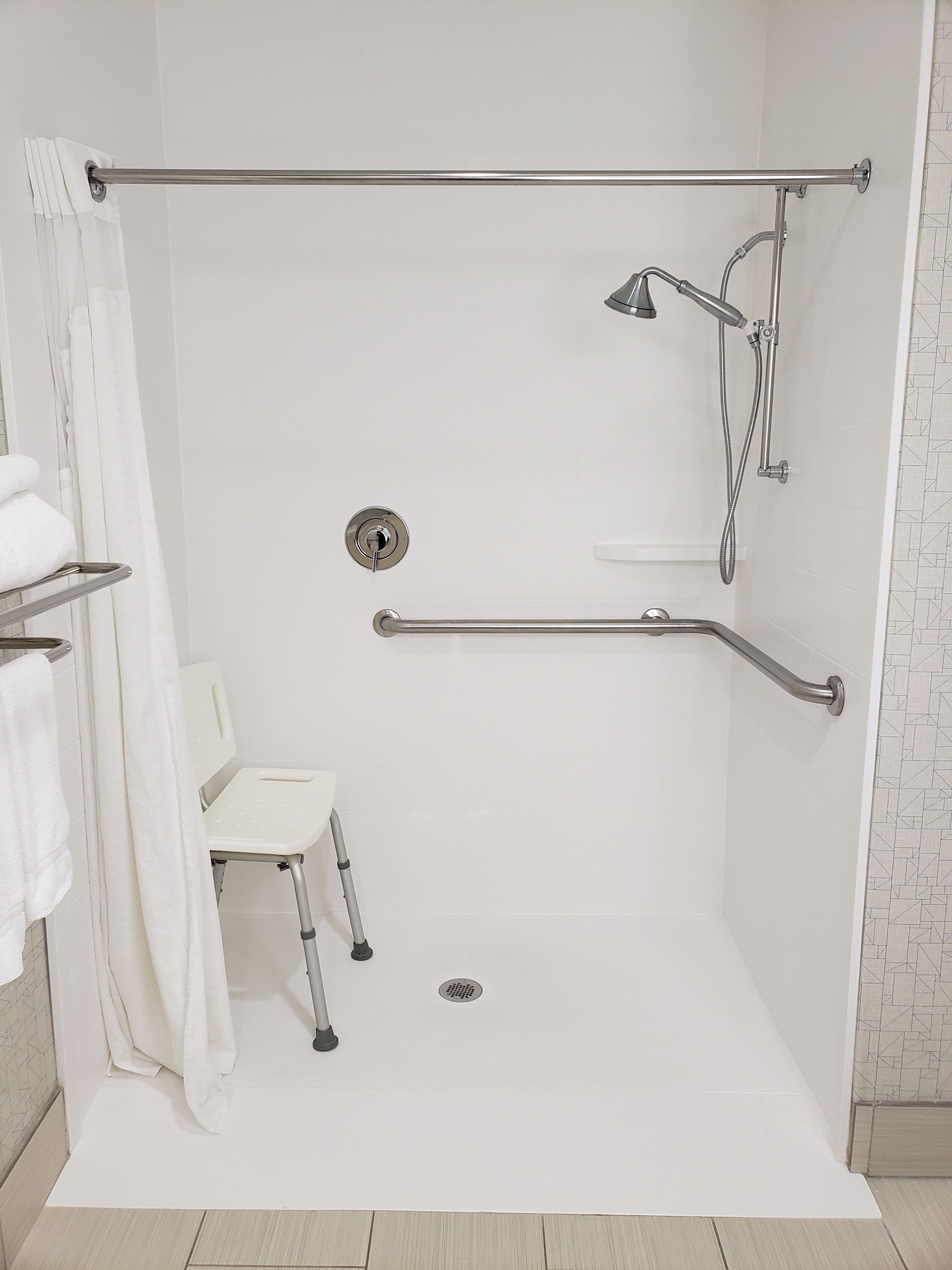 Holiday Inn Express Edgewood-Aberdeen-Bel Air — 10