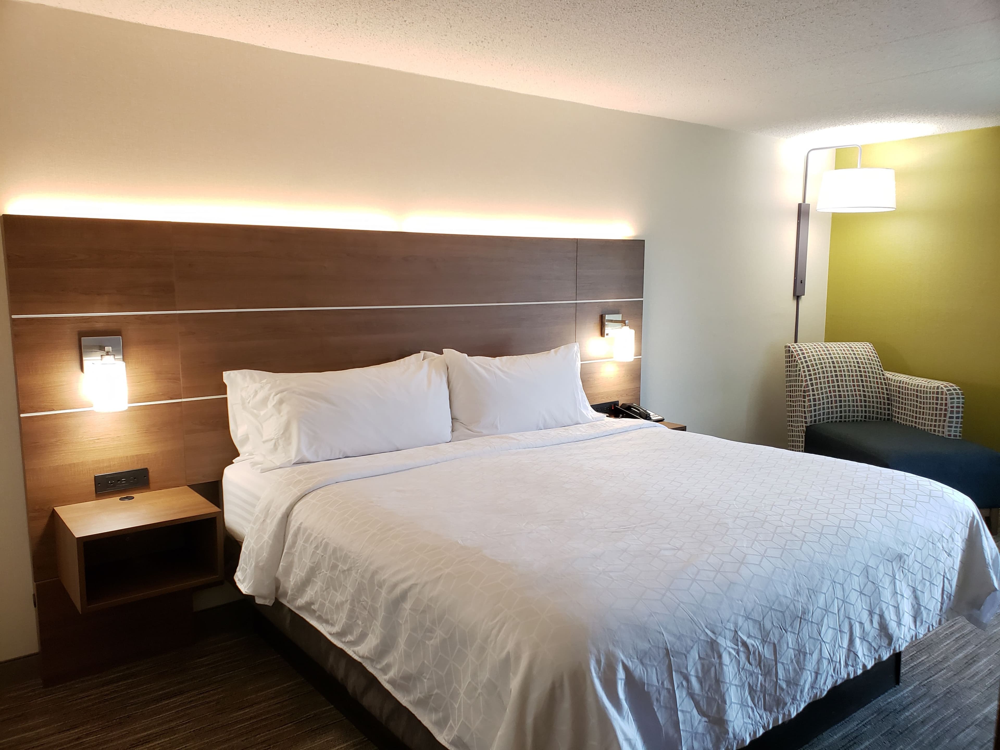 Holiday Inn Express Edgewood-Aberdeen-Bel Air - Image 3
