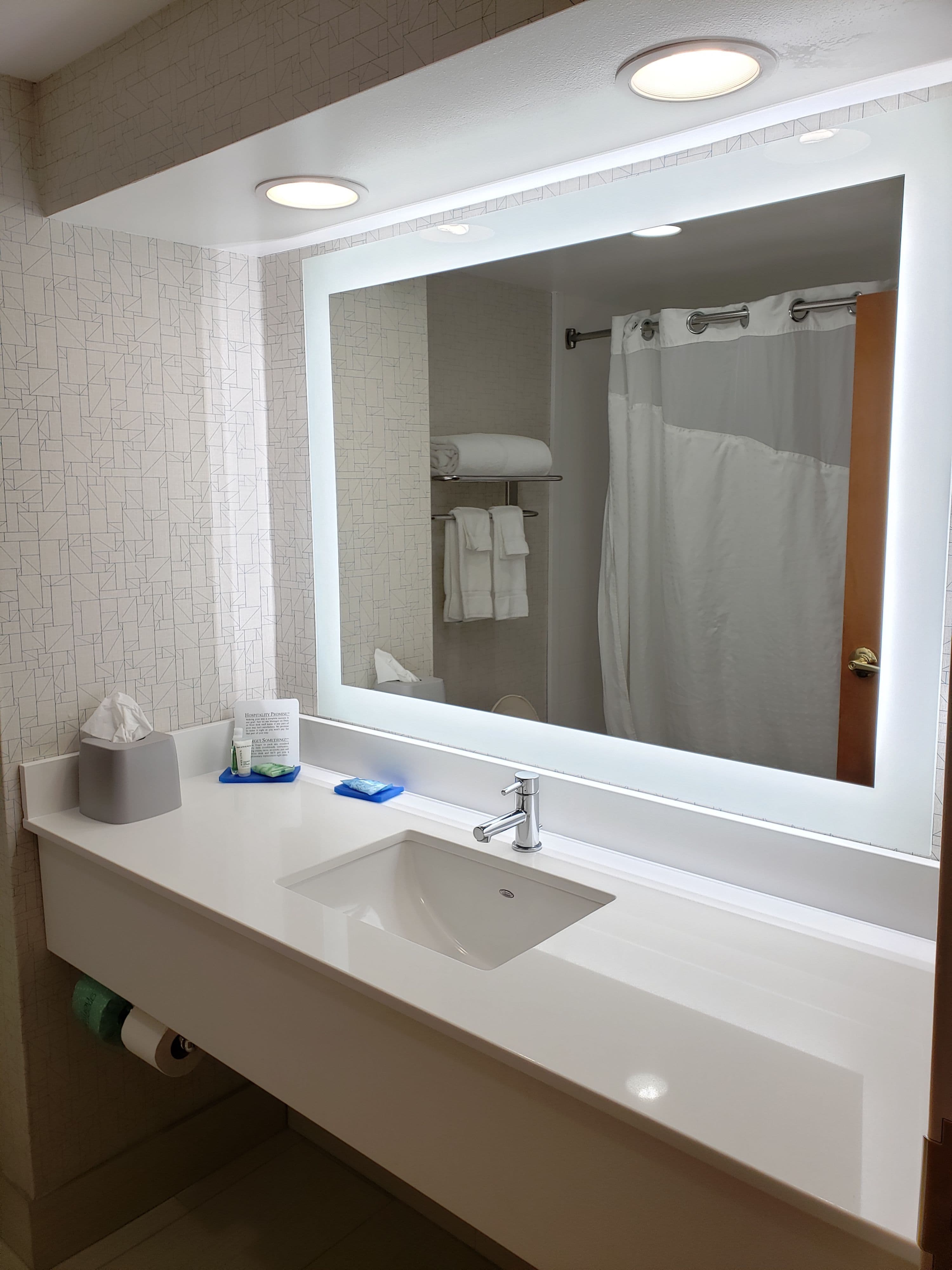 Holiday Inn Express Edgewood-Aberdeen-Bel Air - Image 4