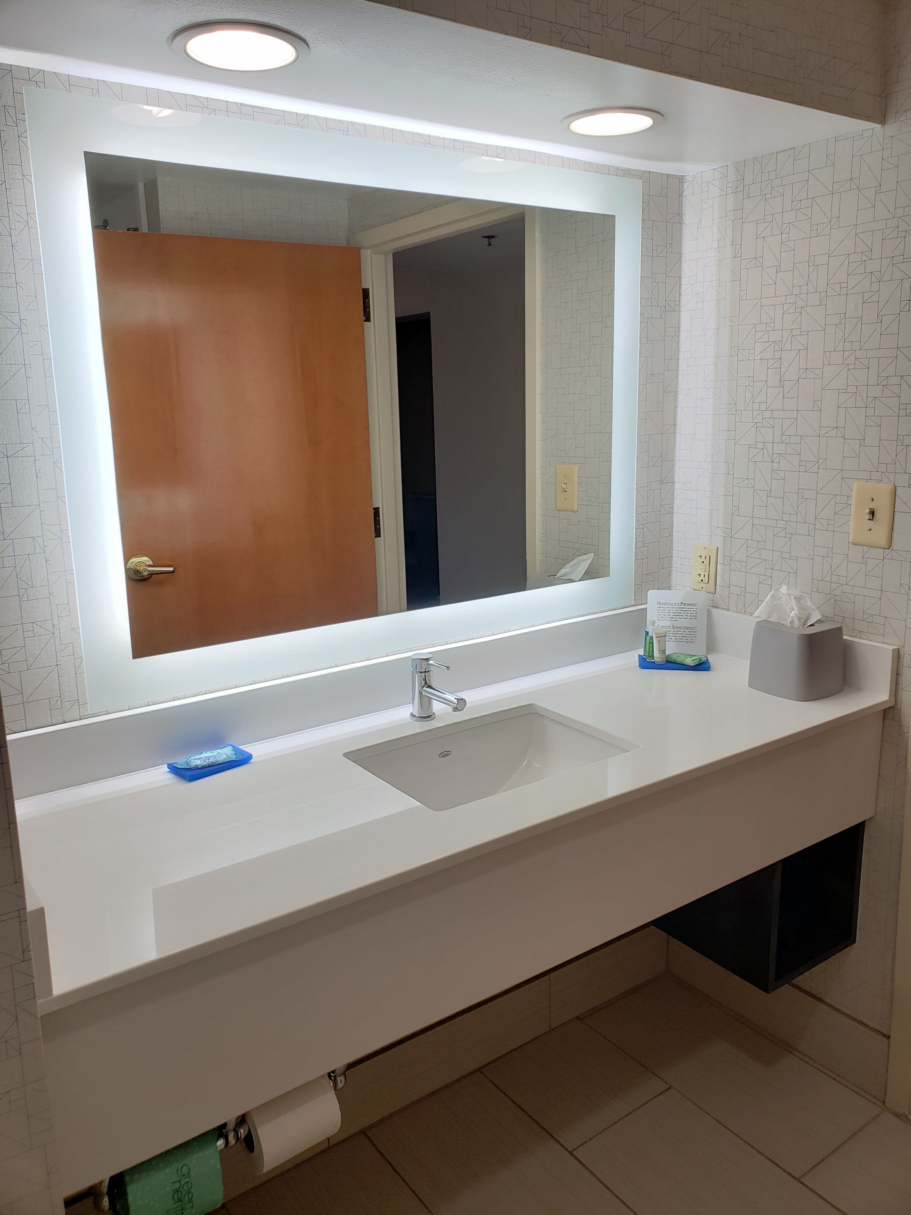 Holiday Inn Express Edgewood-Aberdeen-Bel Air - Image 5