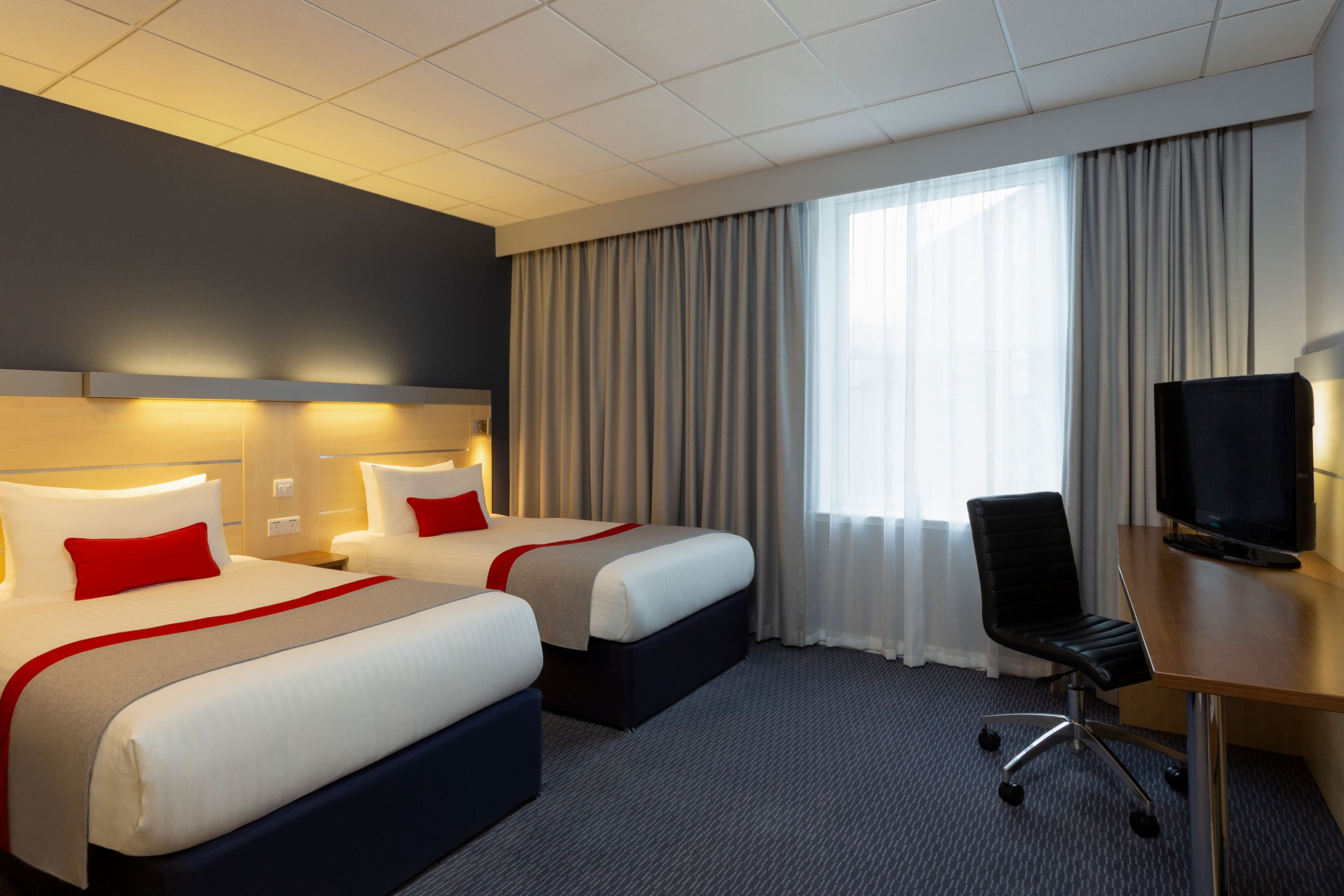 Holiday Inn Express Edinburgh City Centre — 15