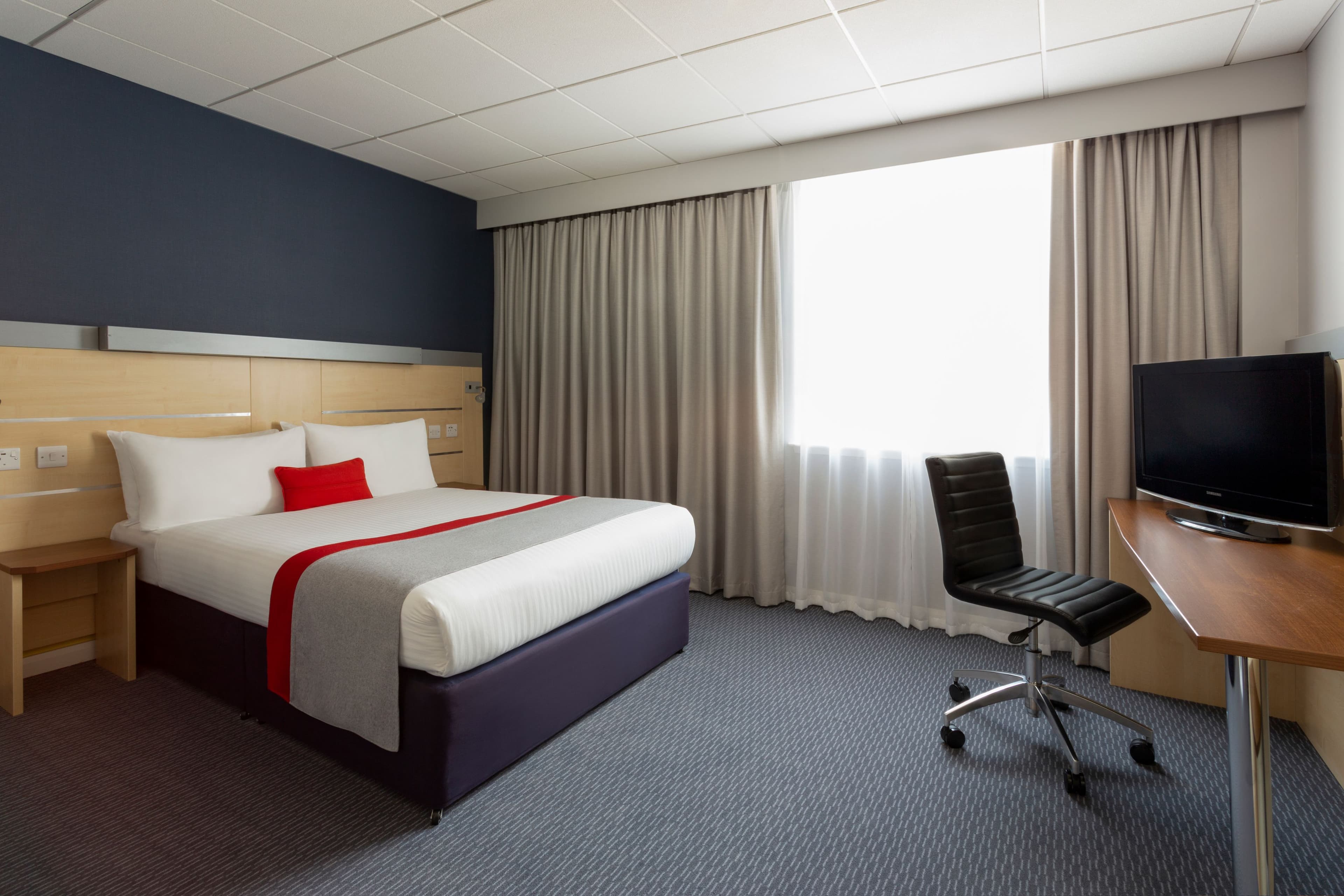 Holiday Inn Express Edinburgh City Centre - Image 4