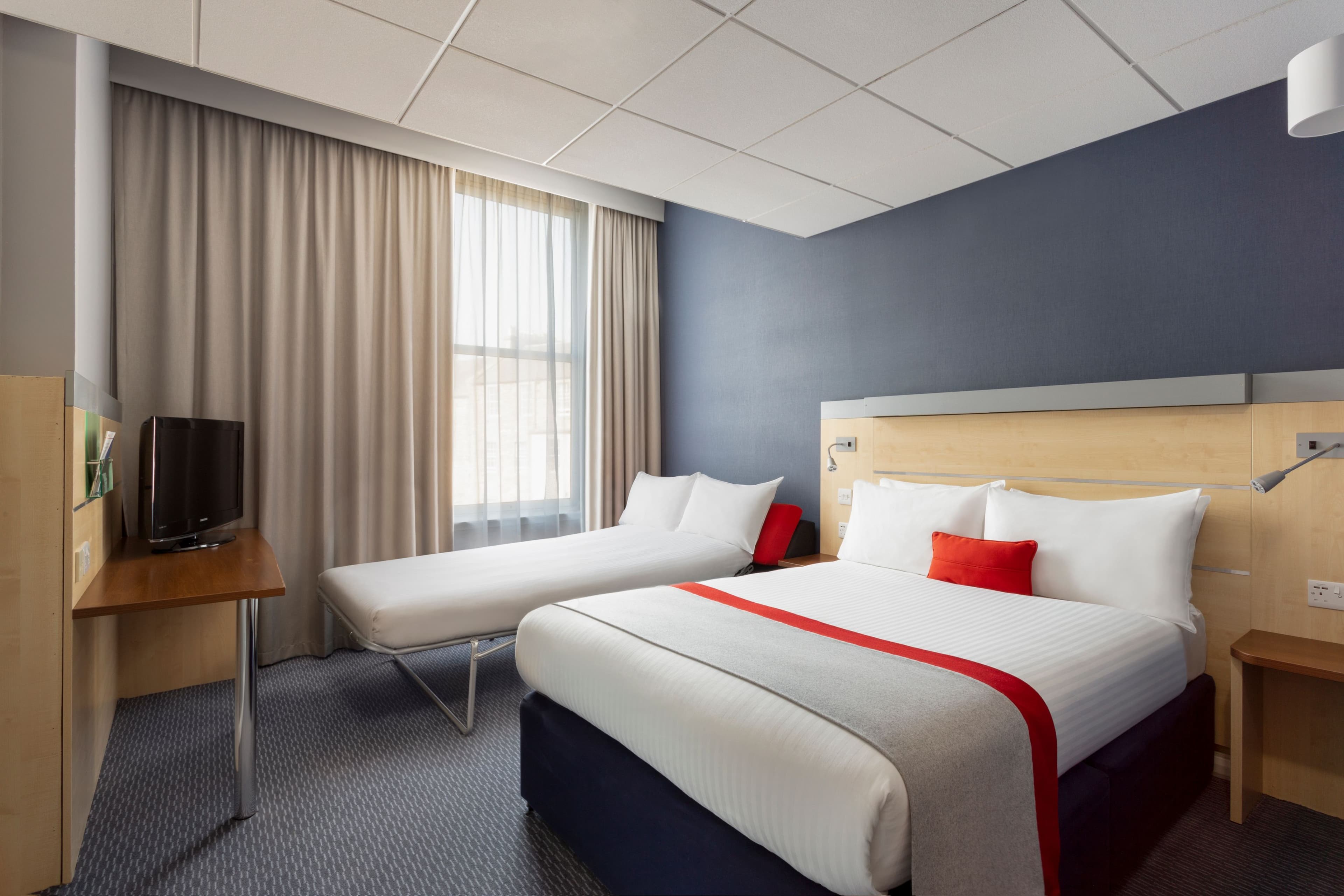 Holiday Inn Express Edinburgh City Centre — 6