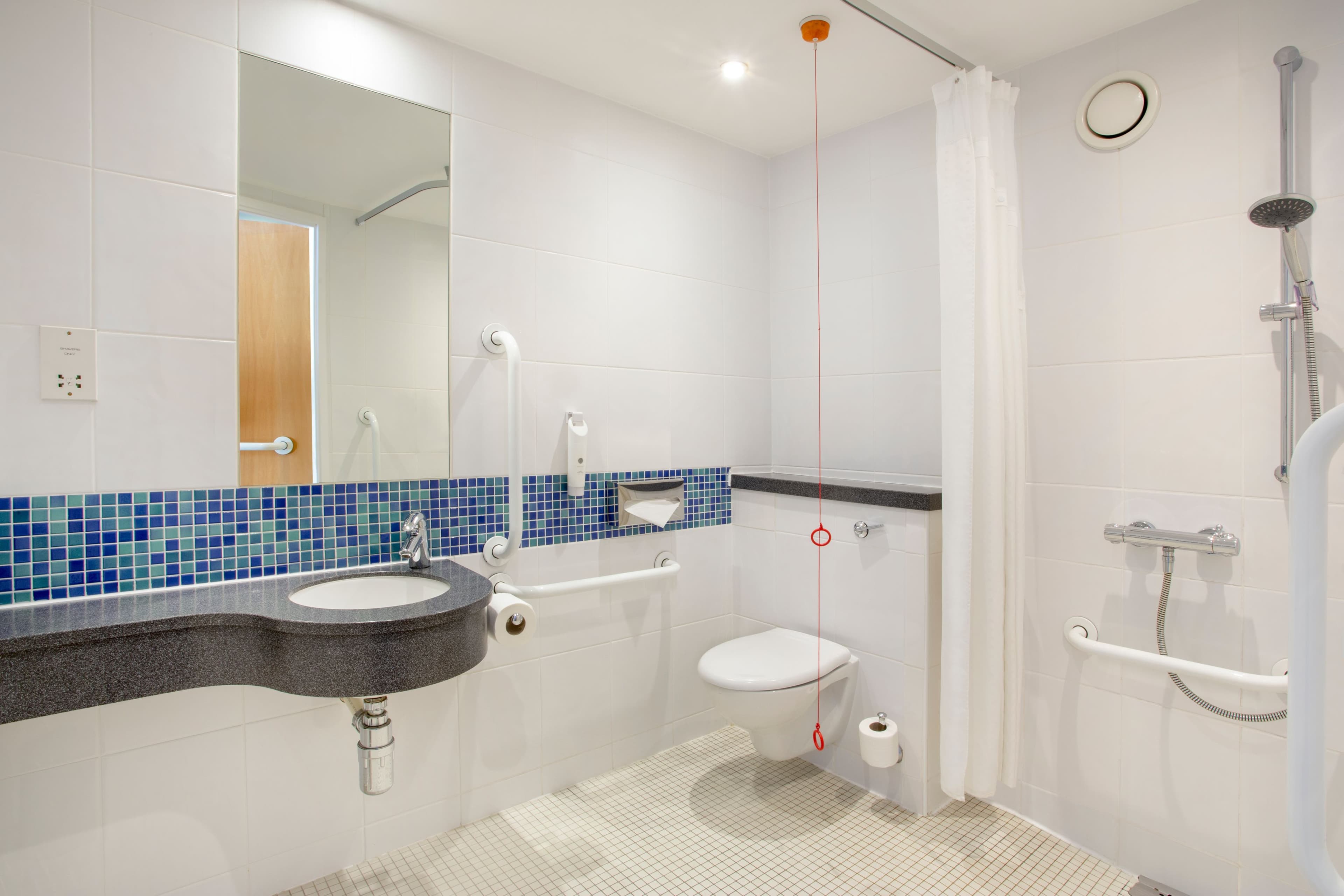 Holiday Inn Express Edinburgh City Centre — 13