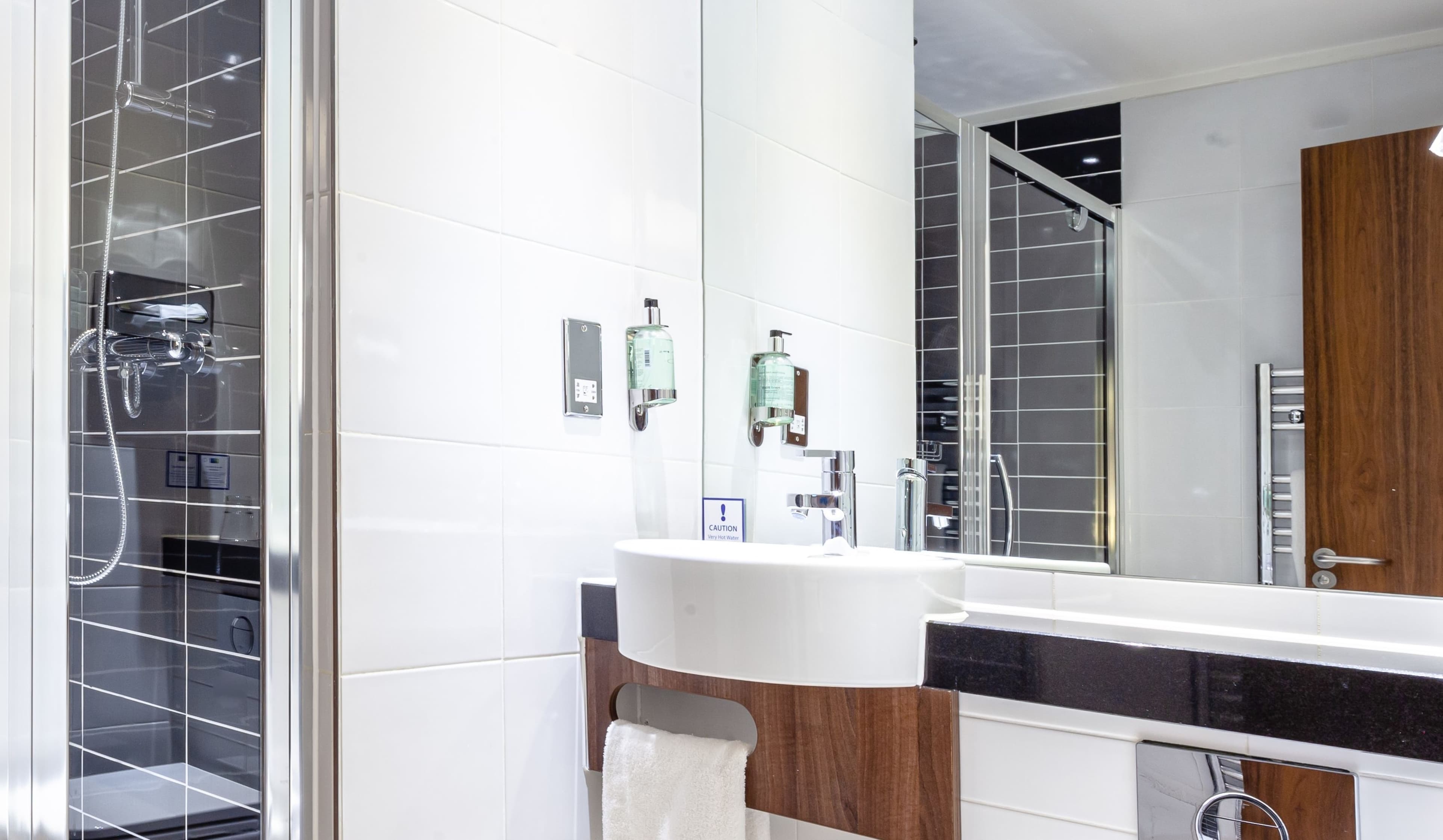 Holiday Inn Express Edinburgh Airport - Image 5