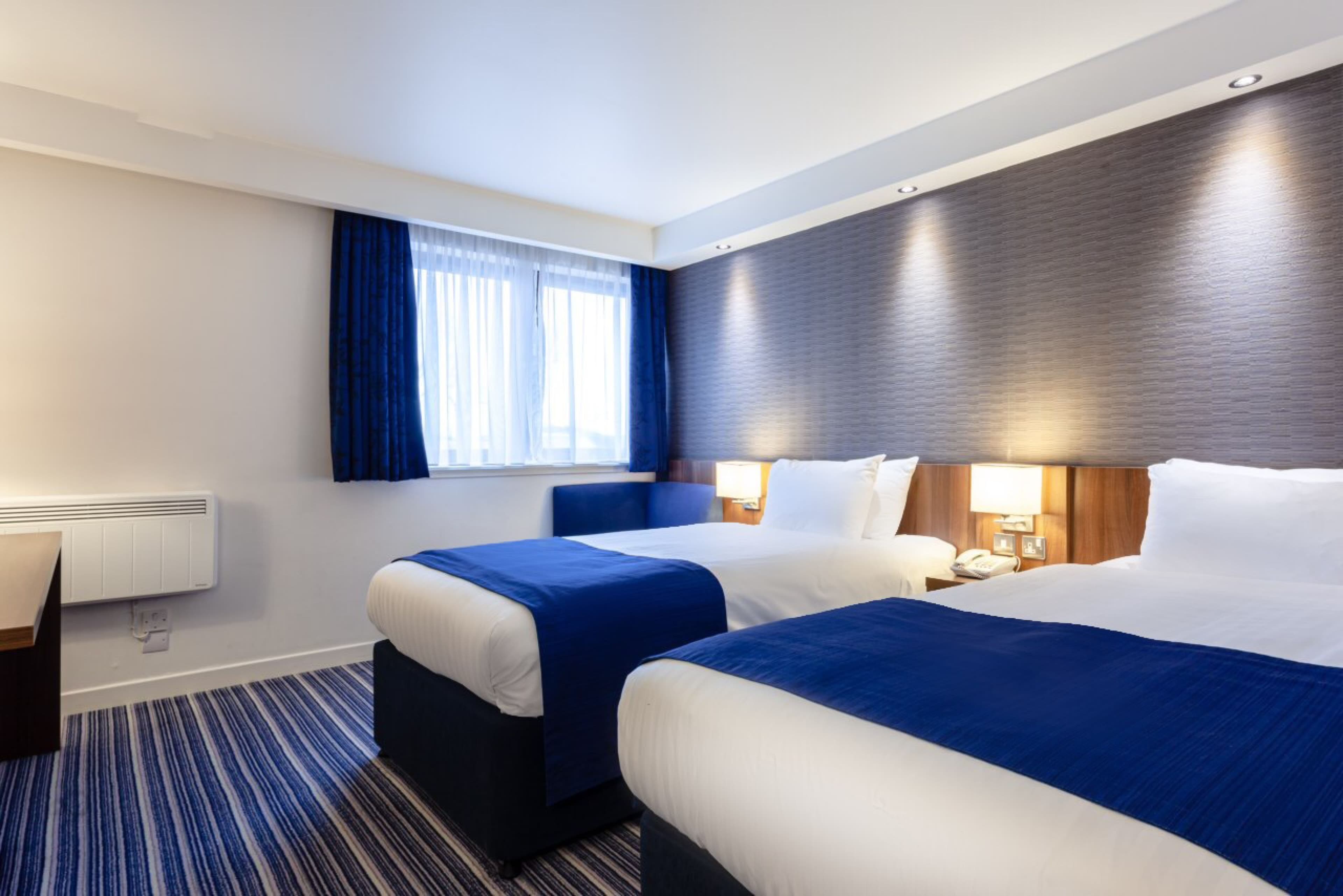 Holiday Inn Express Edinburgh Airport — 42