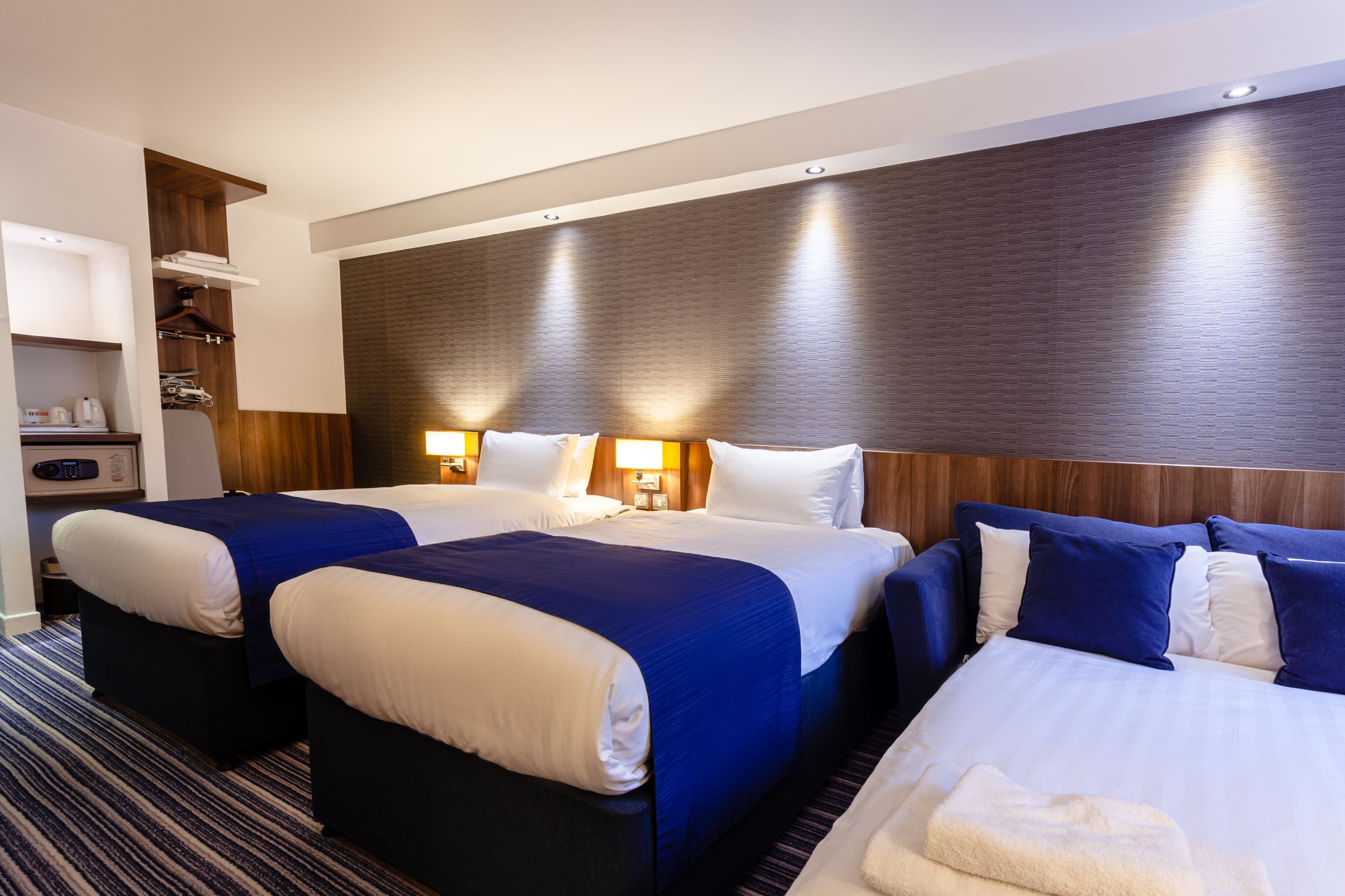 Holiday Inn Express Edinburgh Airport — 40