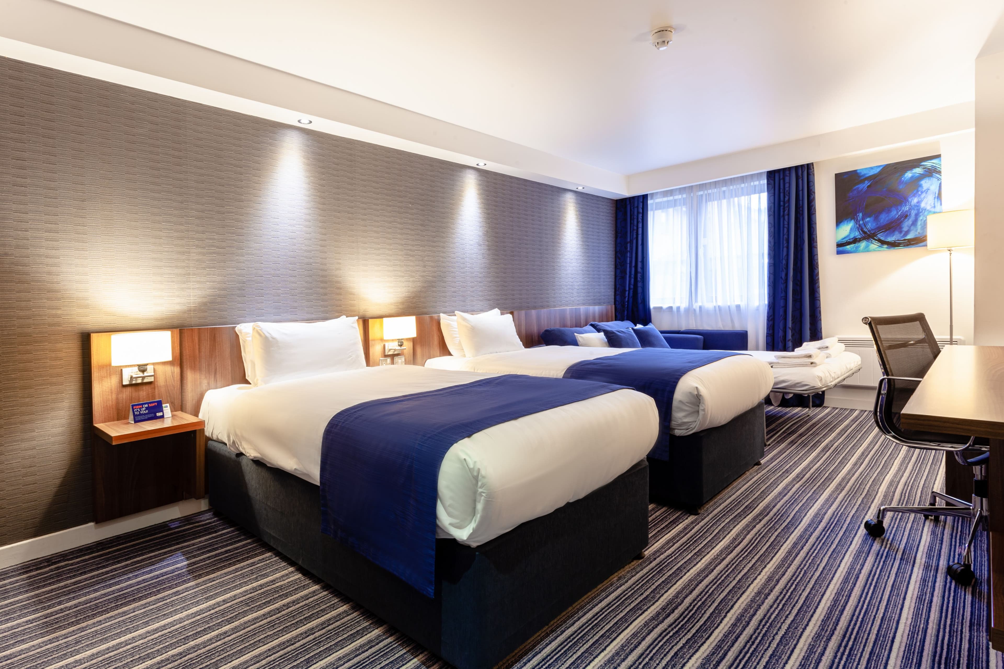 Holiday Inn Express Edinburgh Airport — 38