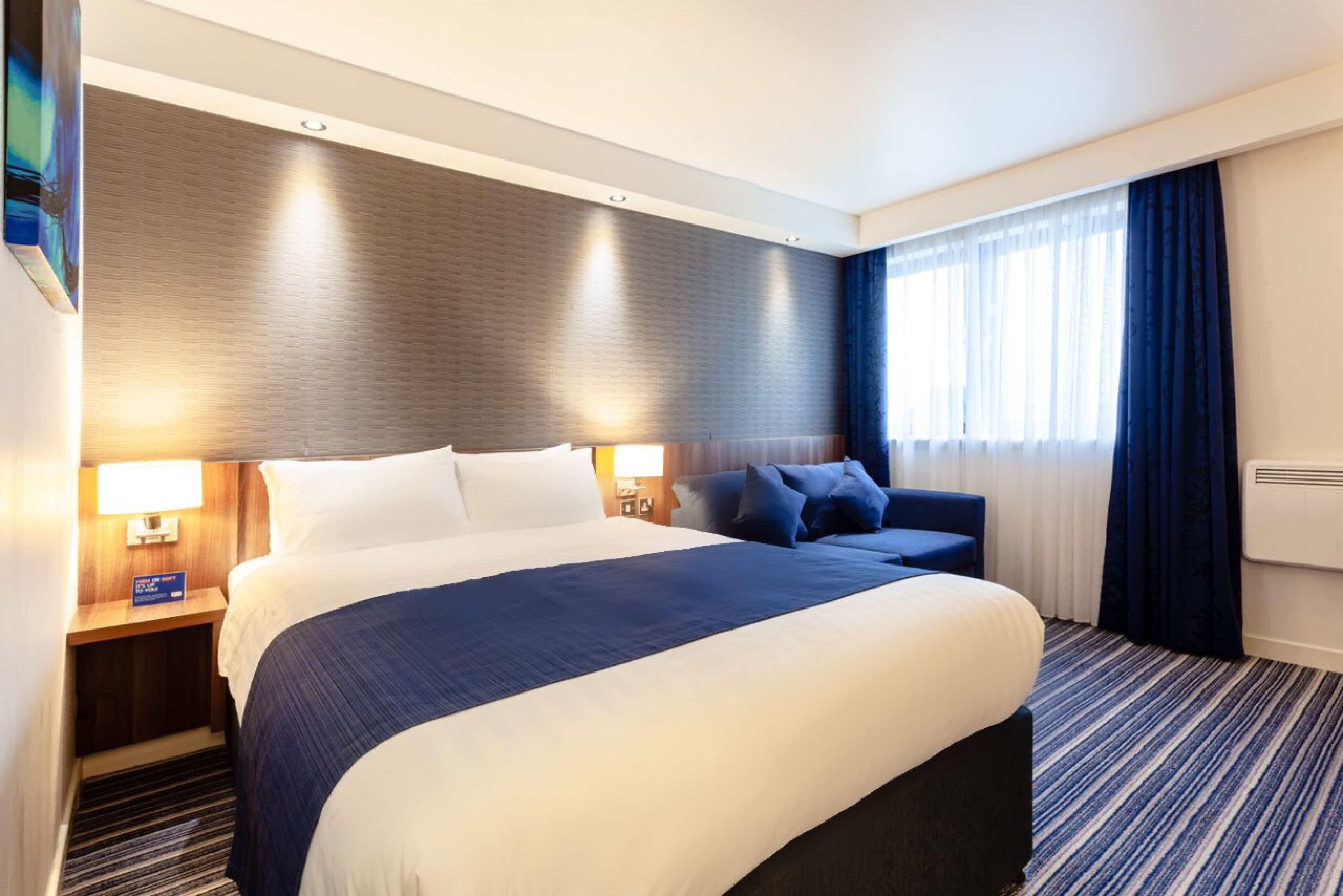 Holiday Inn Express Edinburgh Airport — 22