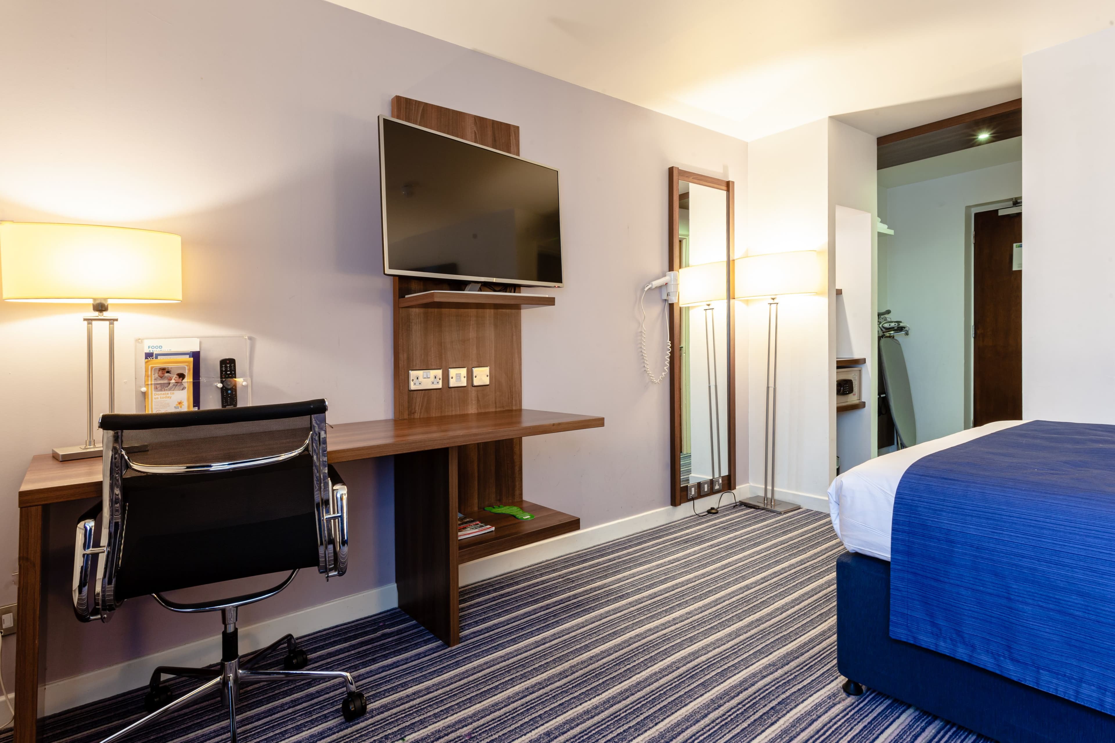 Holiday Inn Express Edinburgh Airport - Image 3