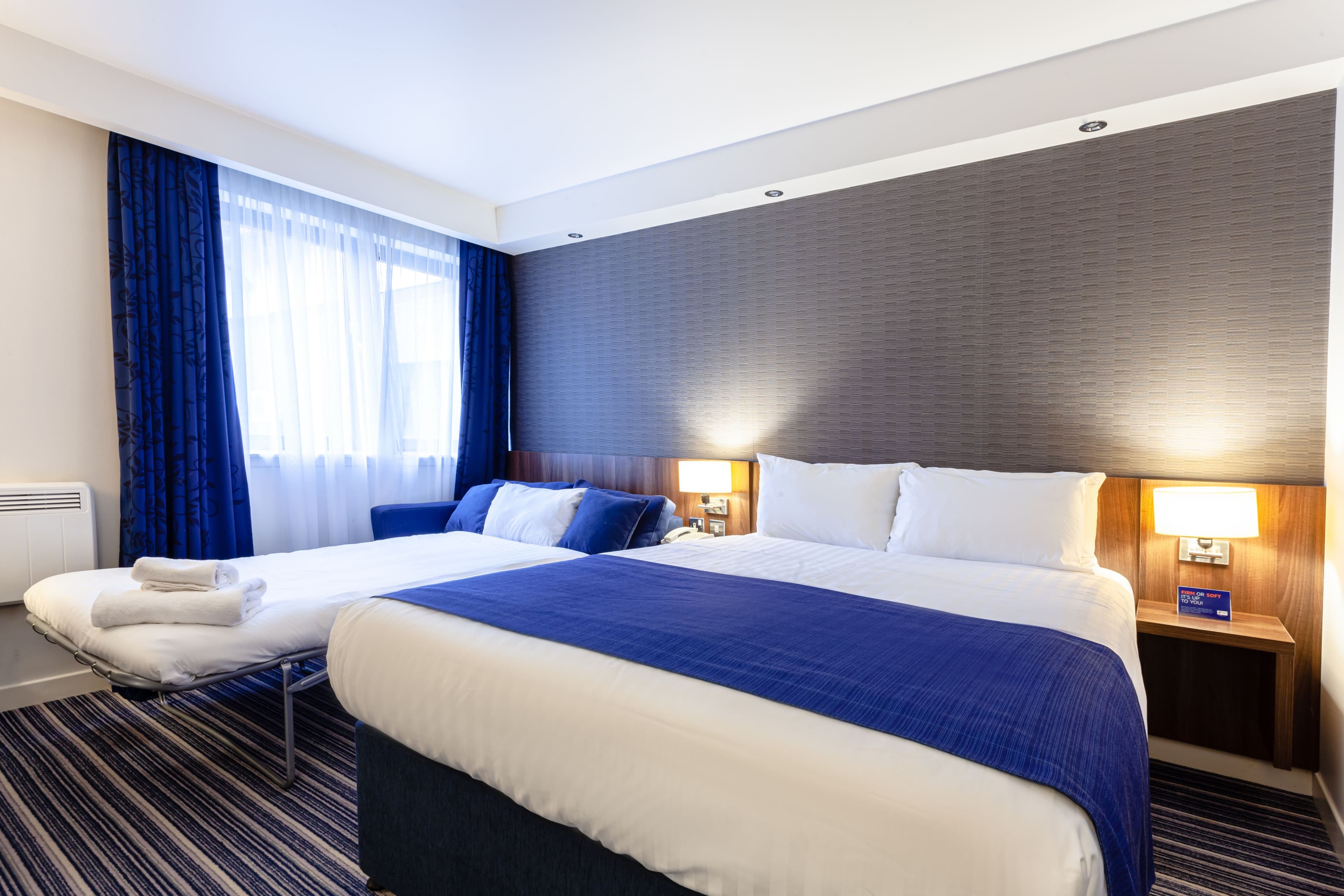 Holiday Inn Express Edinburgh Airport — 7
