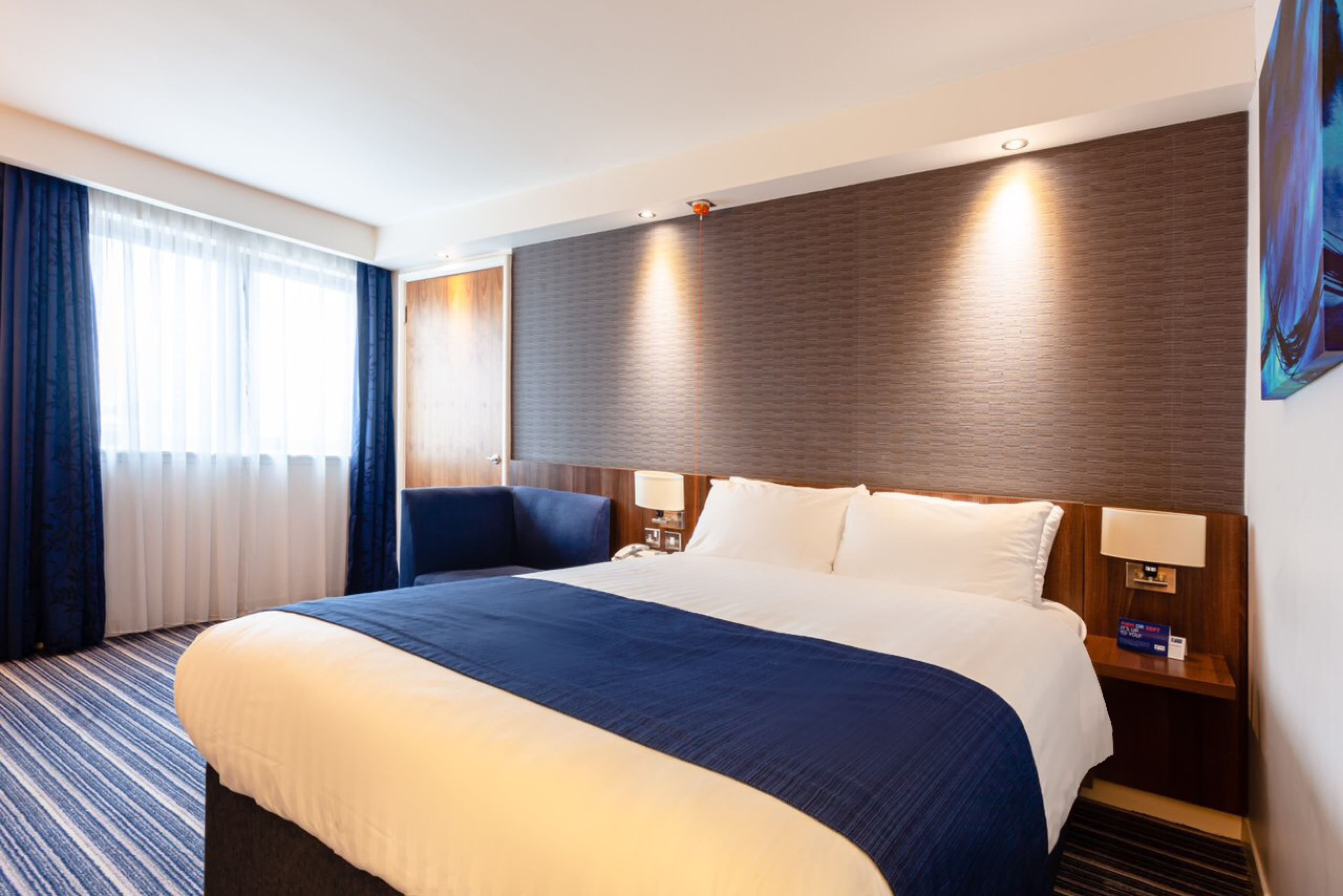 Holiday Inn Express Edinburgh Airport — 31