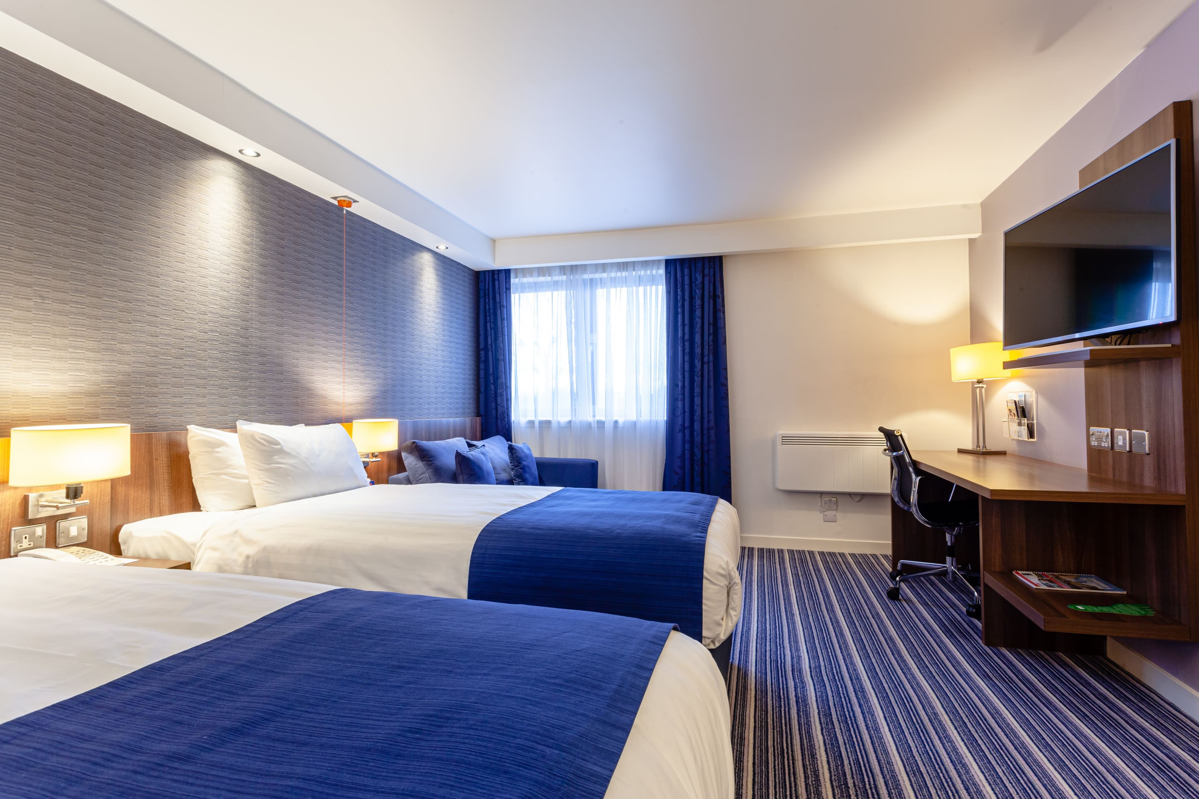 Holiday Inn Express Edinburgh Airport — 47