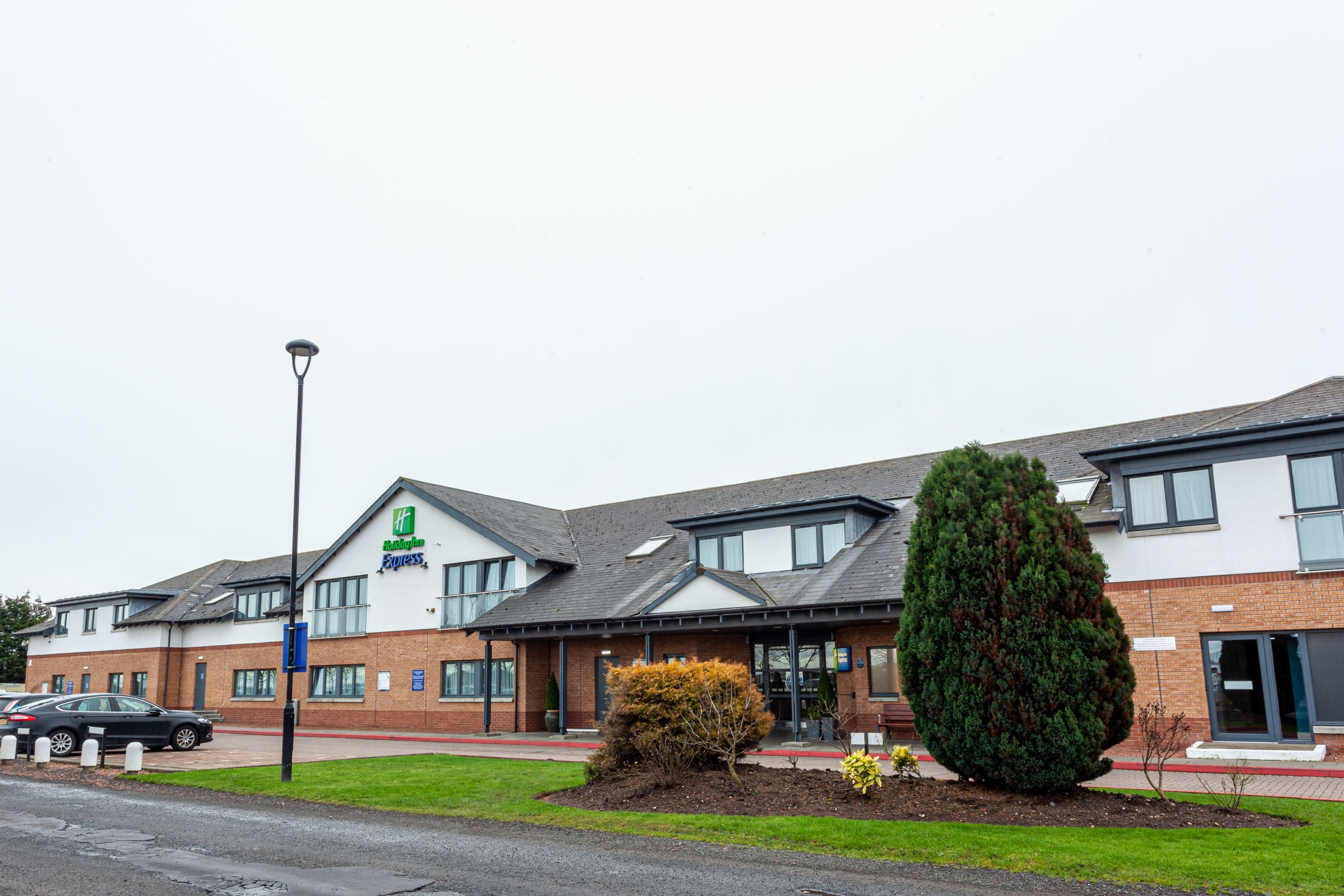 Holiday Inn Express Edinburgh Airport - Image 1