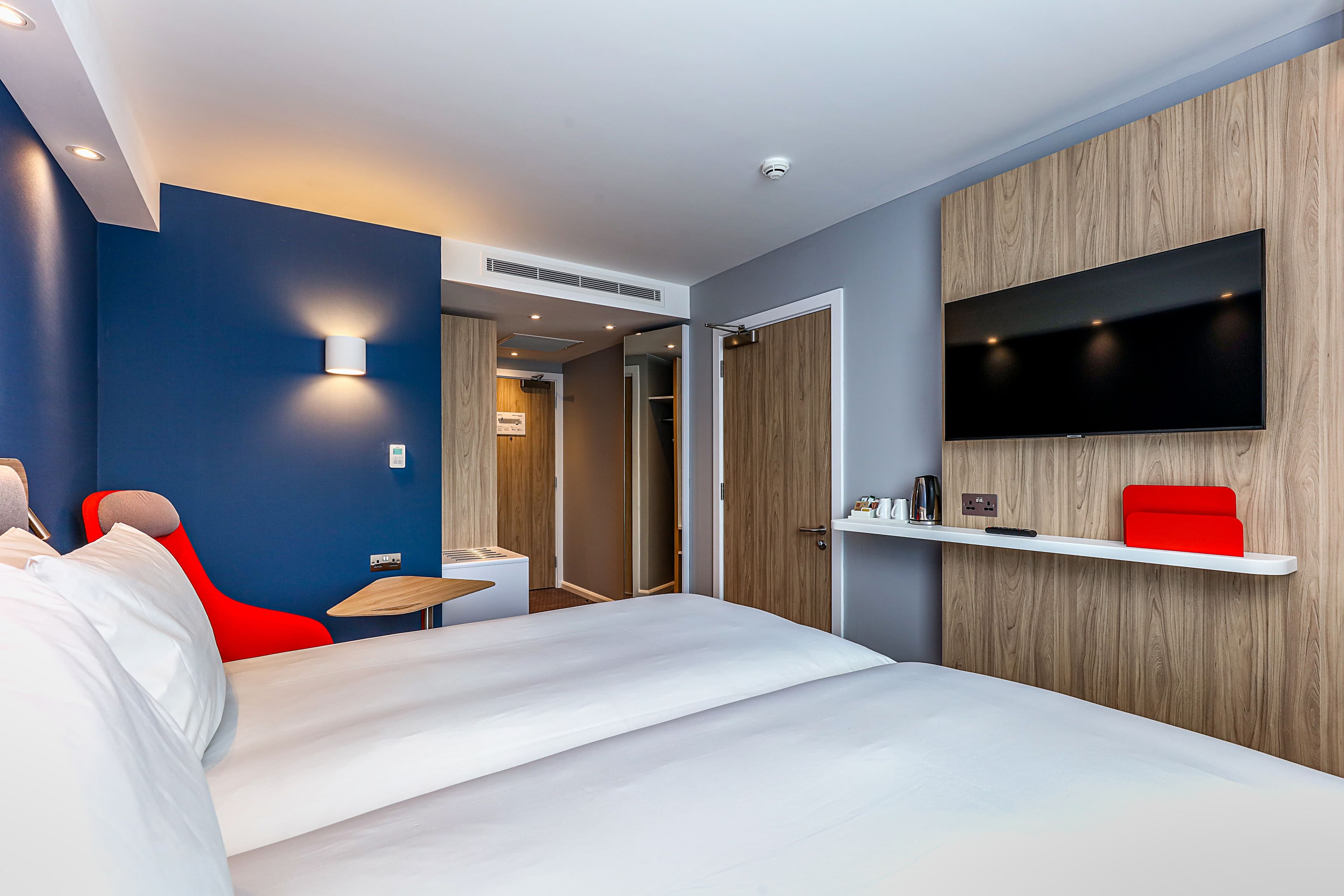 Holiday Inn Express Edinburgh - City West — 22