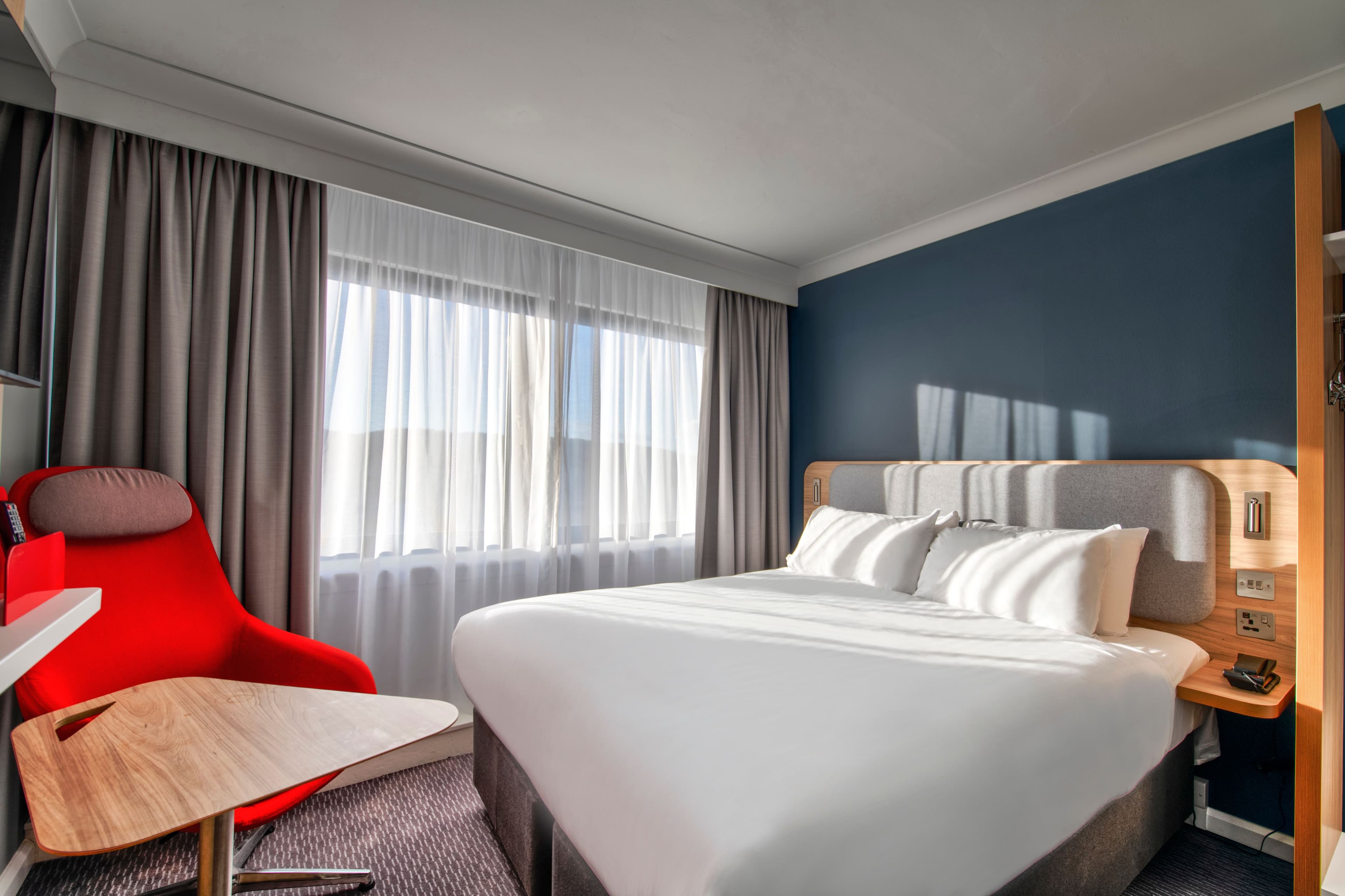 Holiday Inn Express Edinburgh - City West — 8