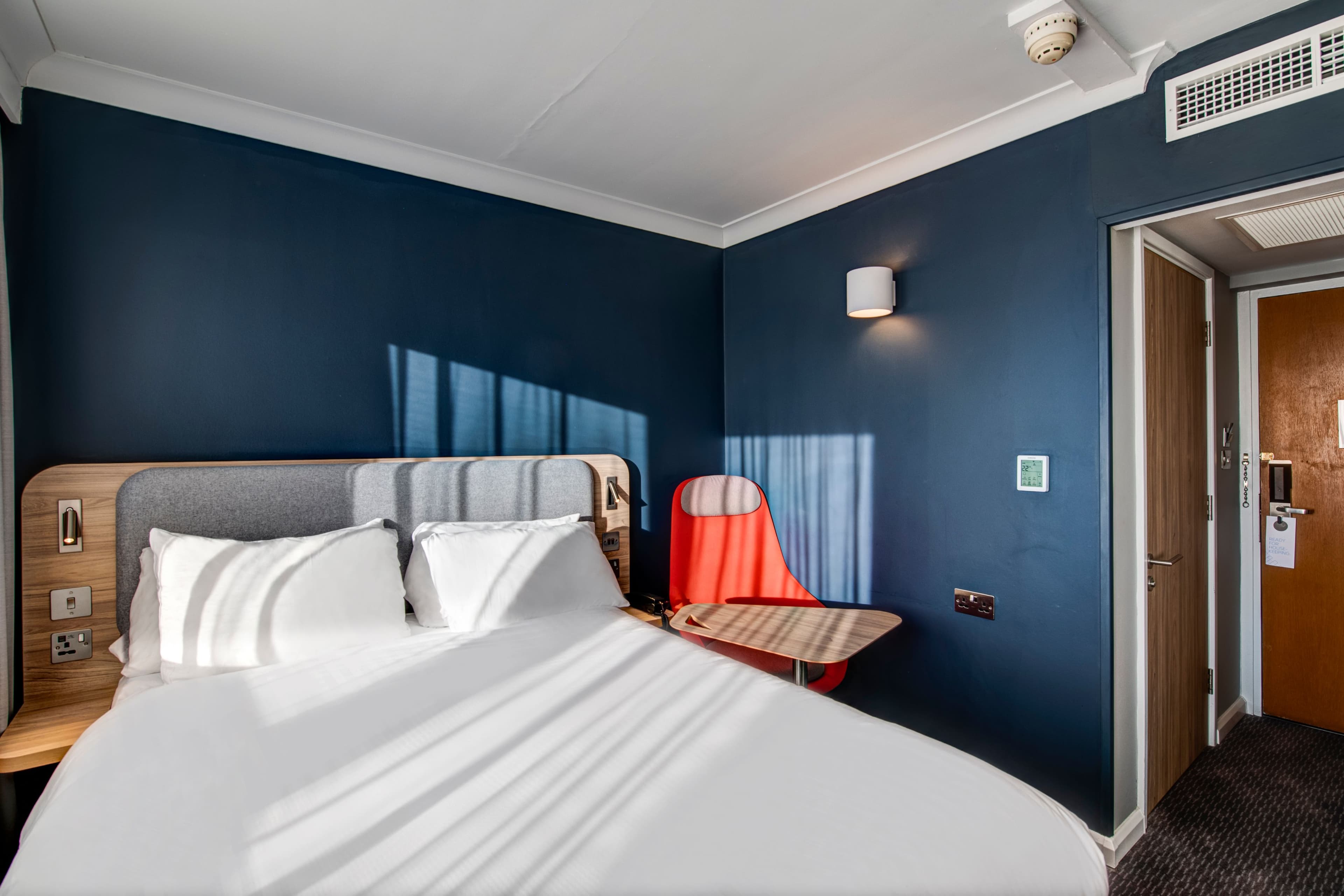 Holiday Inn Express Edinburgh - City West — 13