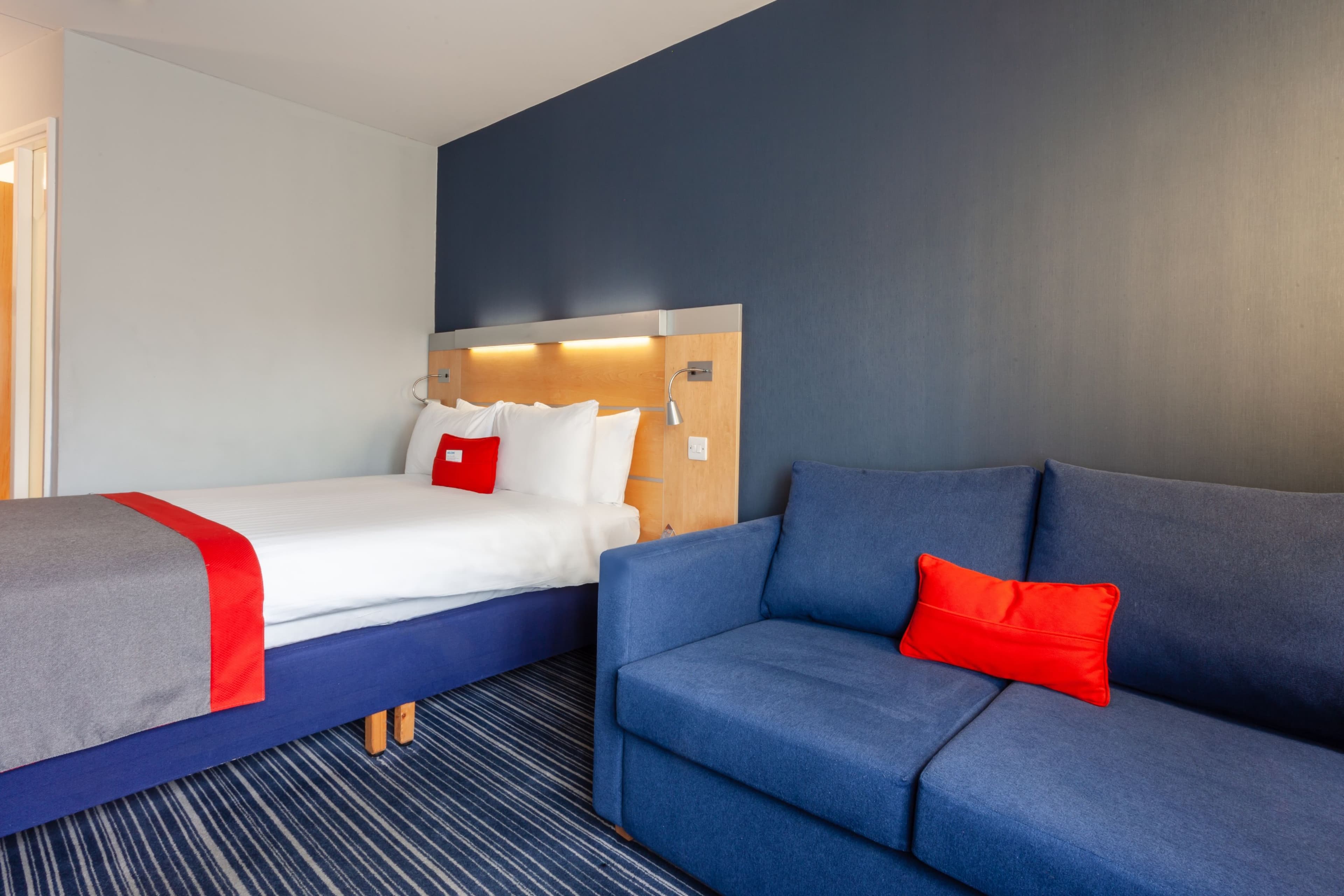 Holiday Inn Express Edinburgh - Royal Mile - Image 4
