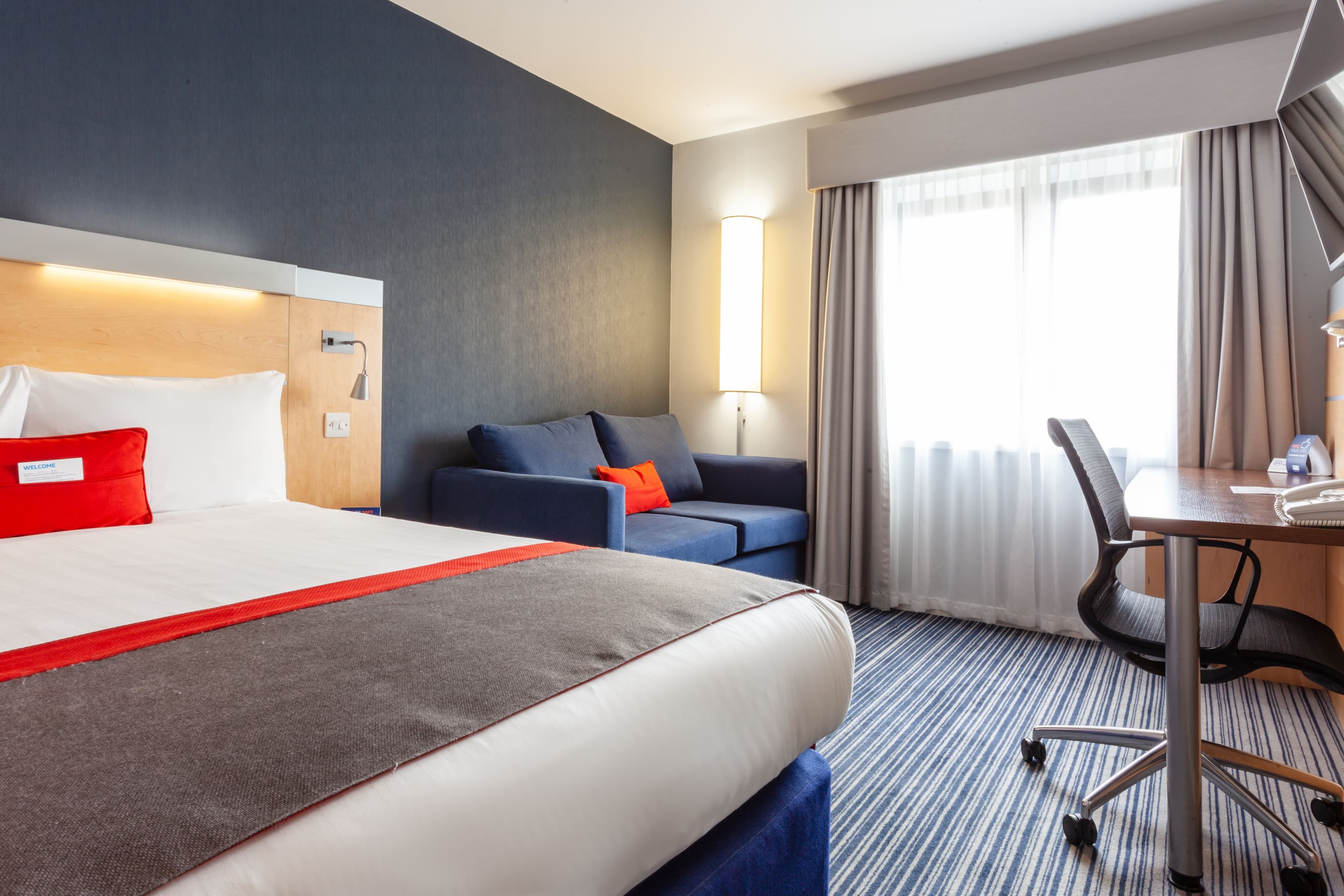 Standard Room with Free Hot Breakfast - Image 7