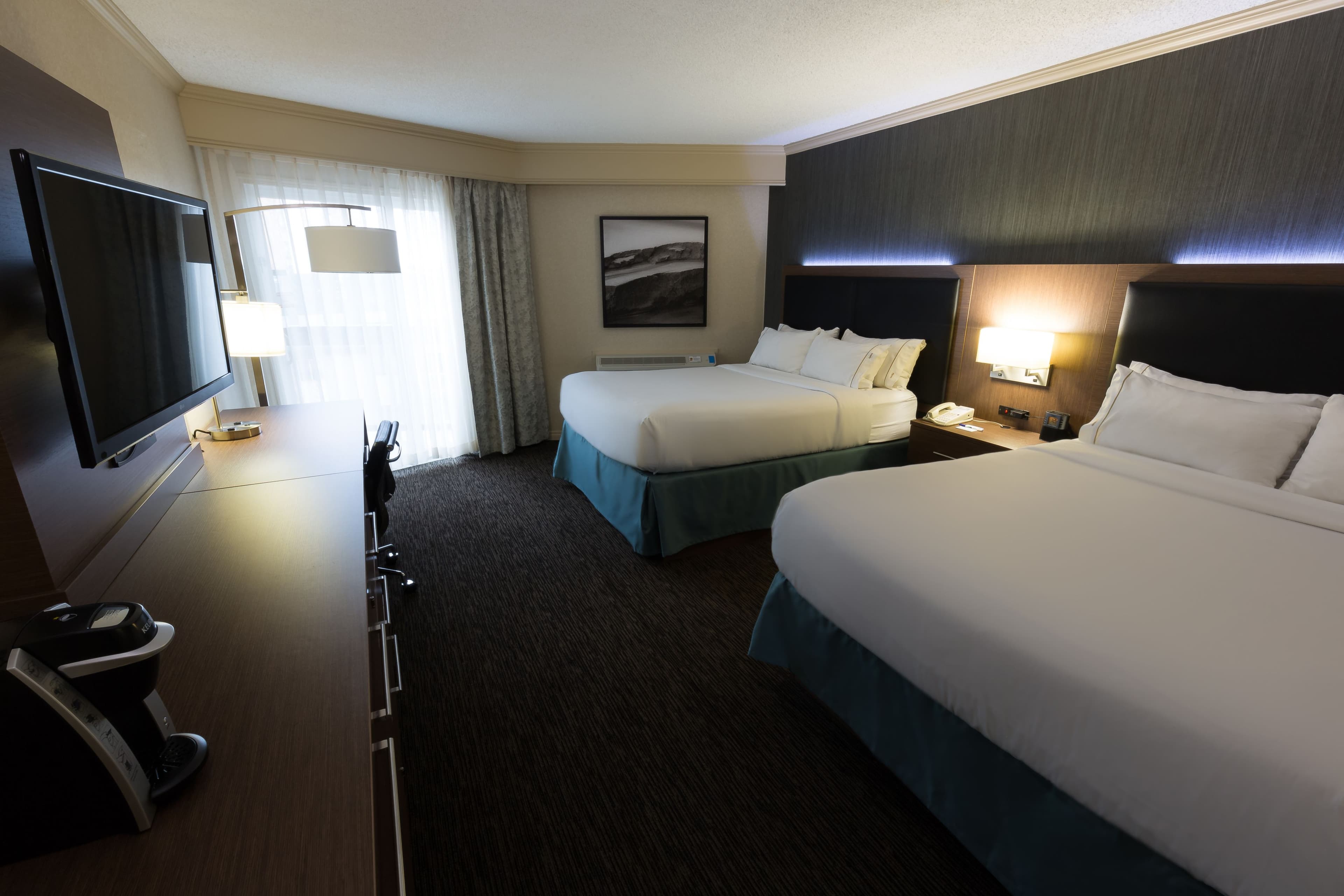 Holiday Inn Express Edmonton Downtown — 13