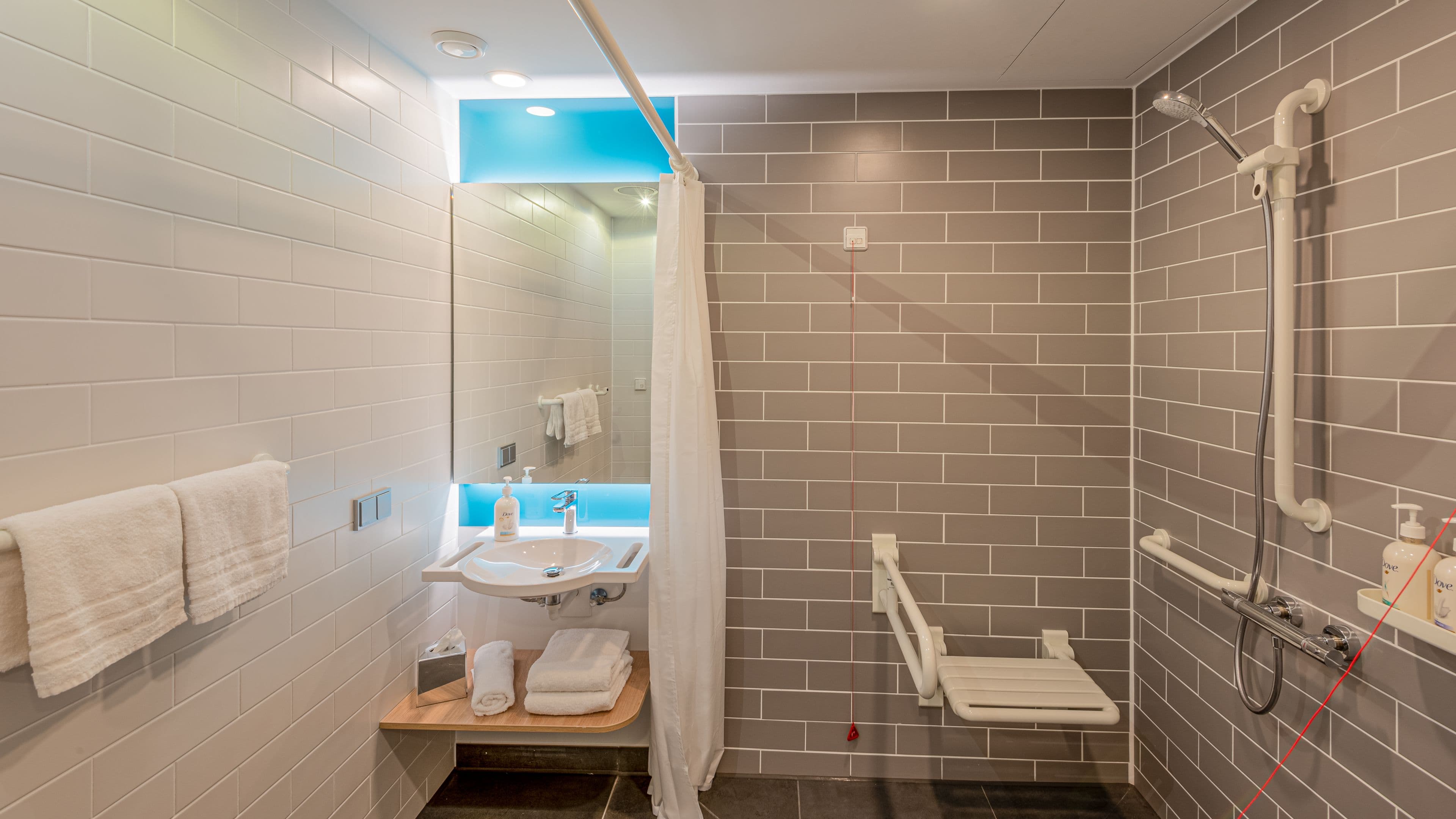 Holiday Inn Express Hamburg South A7/AS42 — 25