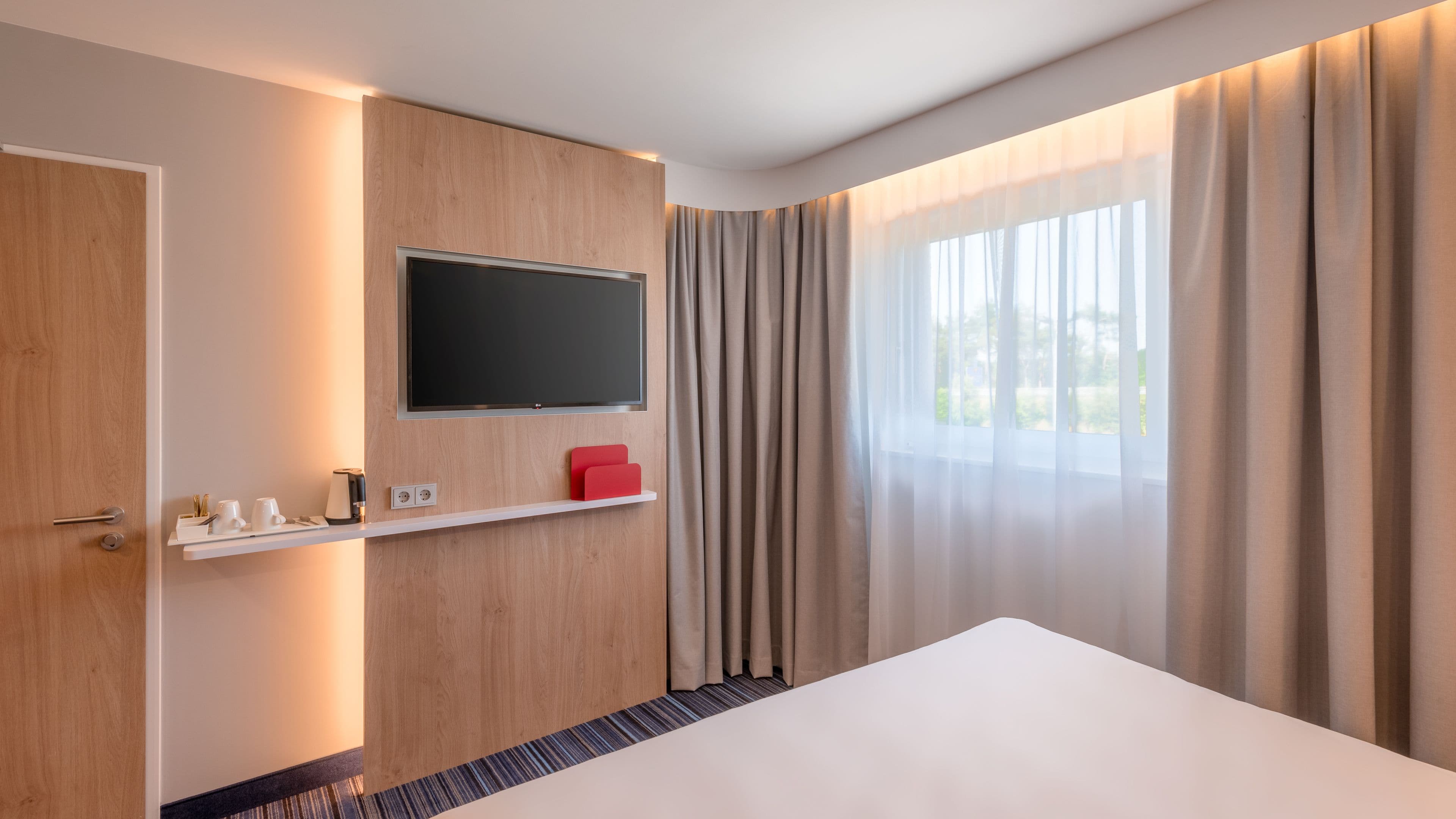 Holiday Inn Express Hamburg South A7/AS42 - Image 4