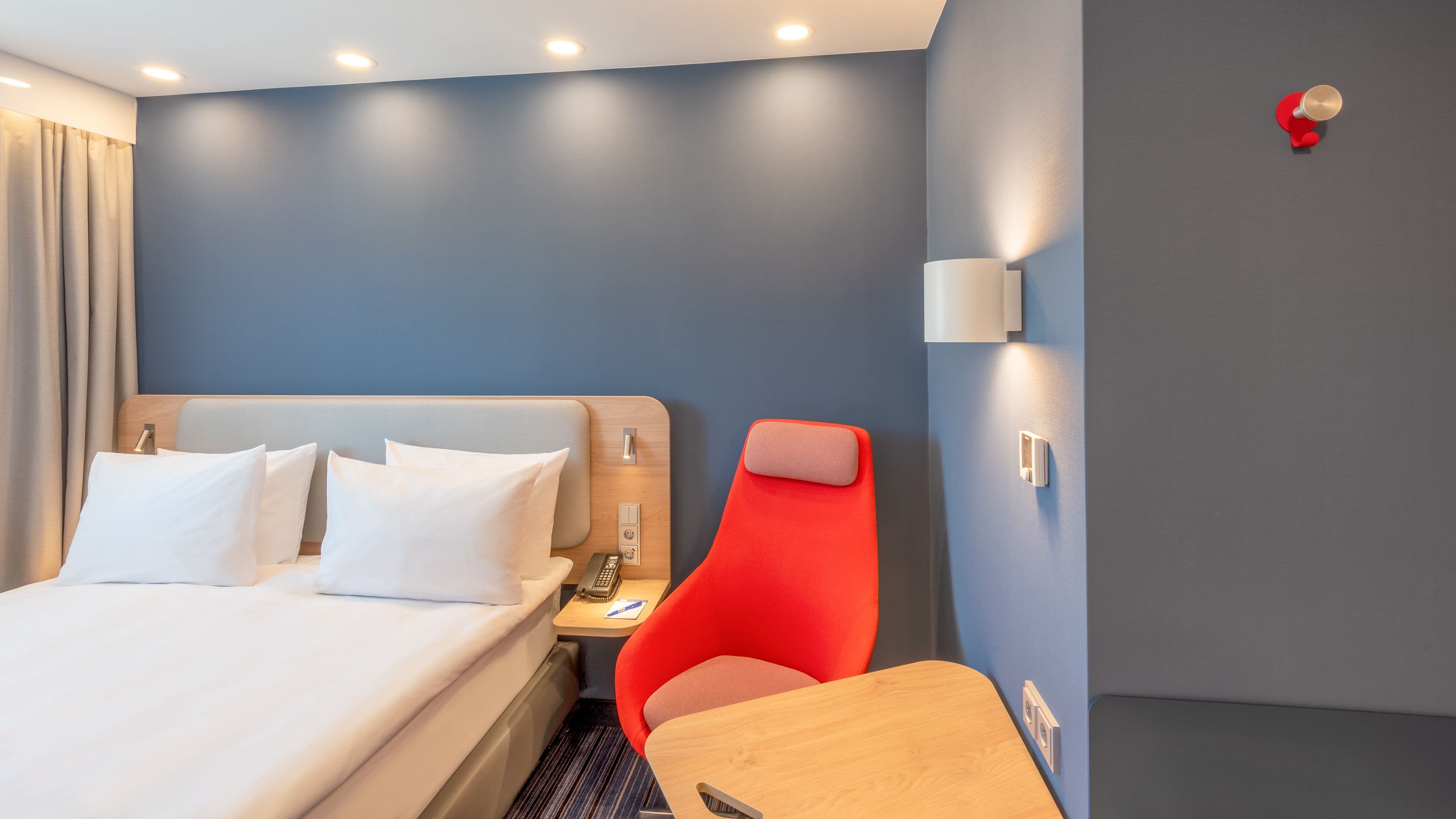 Holiday Inn Express Hamburg South A7/AS42 - Image 5