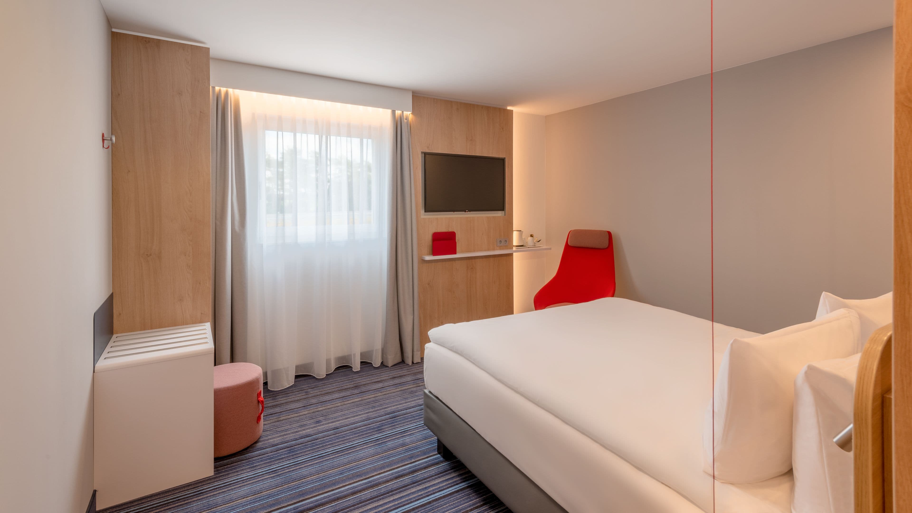 Holiday Inn Express Hamburg South A7/AS42 — 27