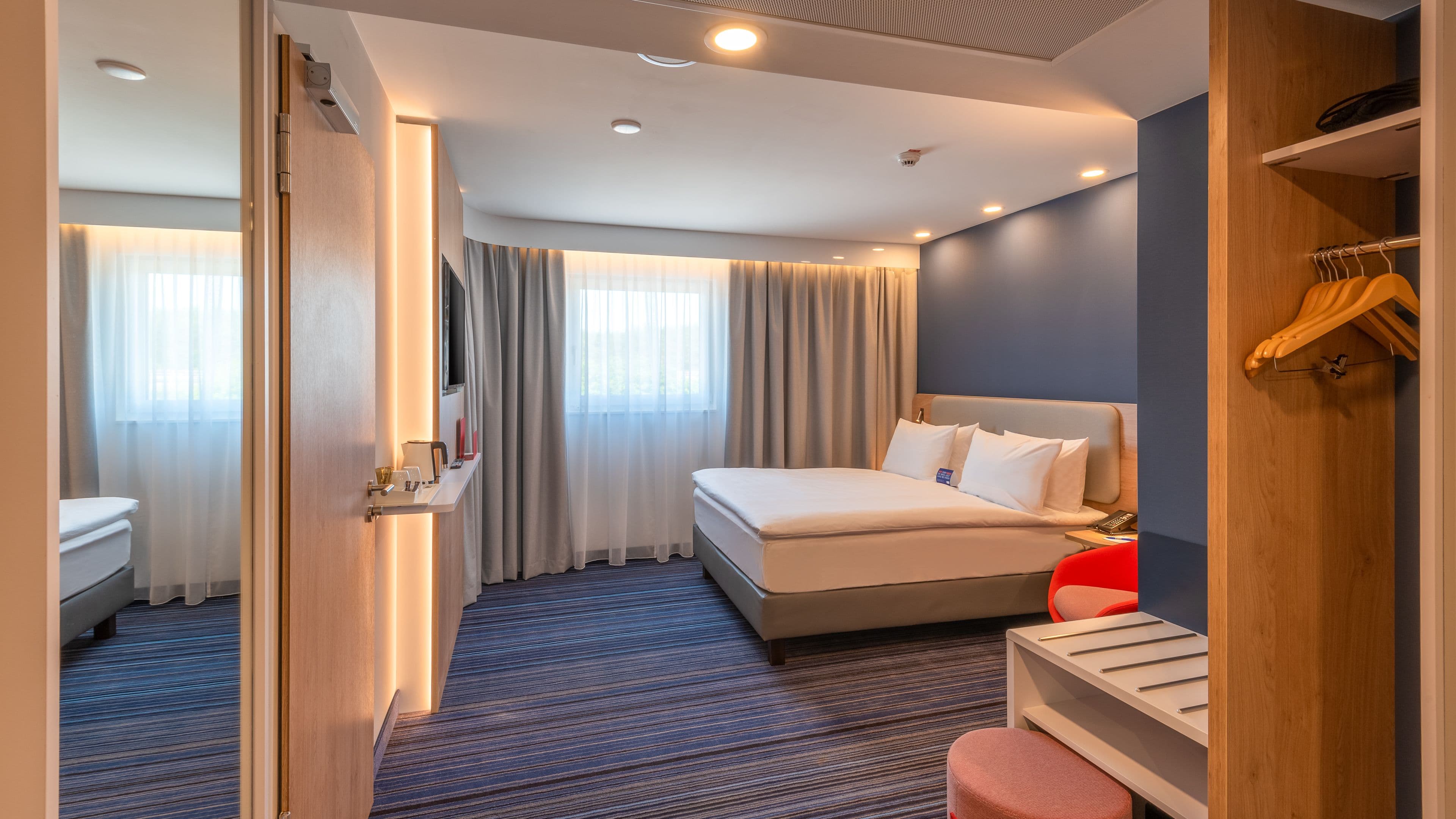 Holiday Inn Express Hamburg South A7/AS42 — 24