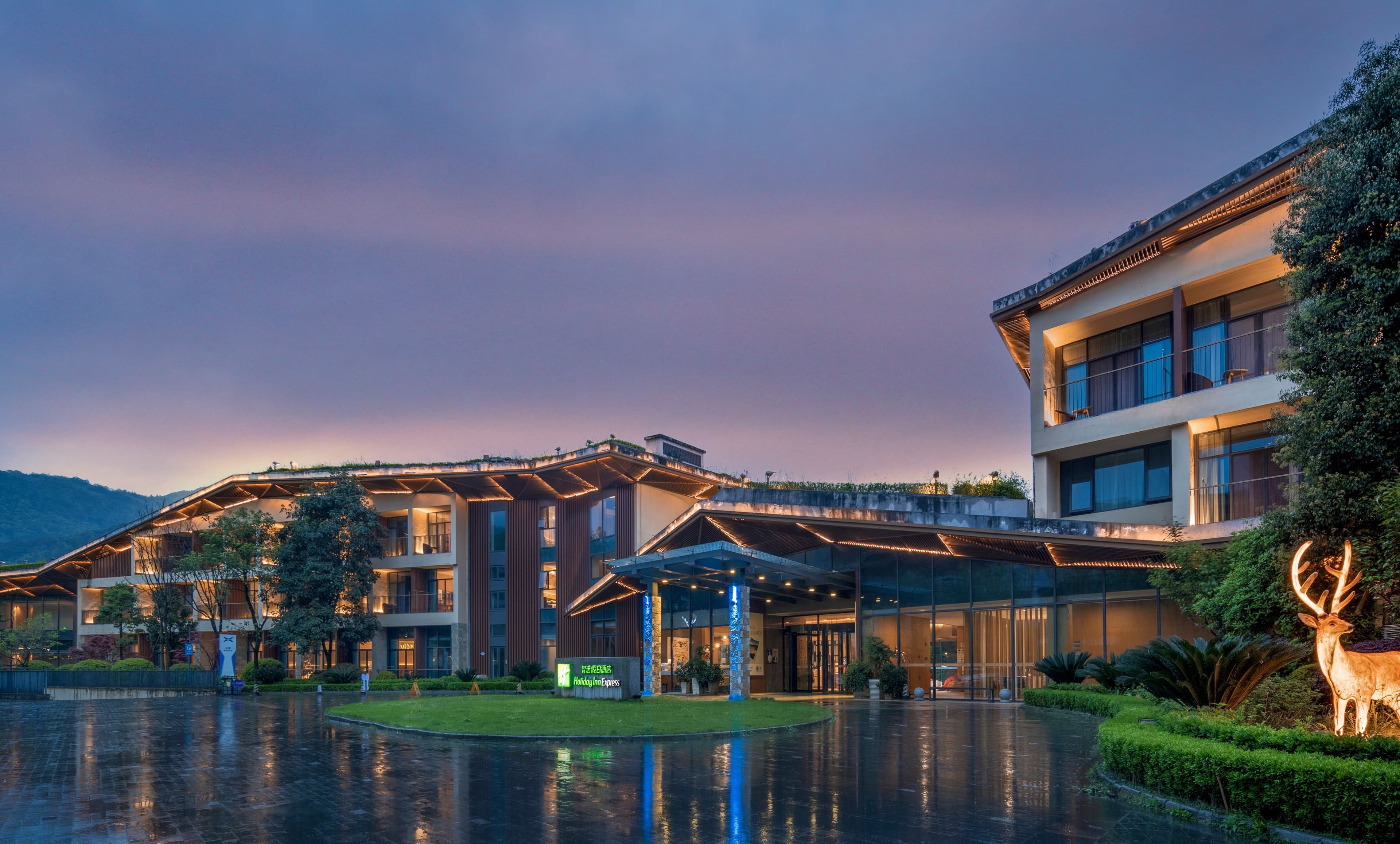 Holiday Inn Express Emei Mountain - Image 1