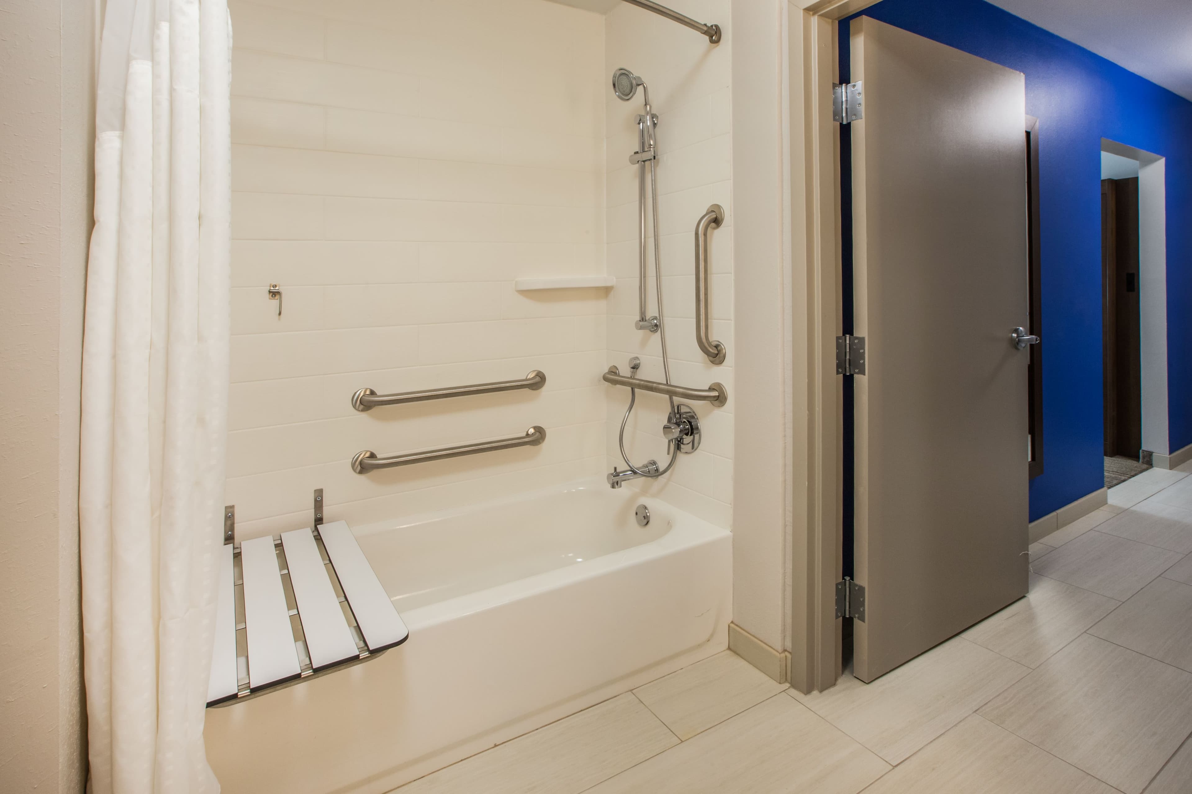 Holiday Inn Express Eunice - Image 4