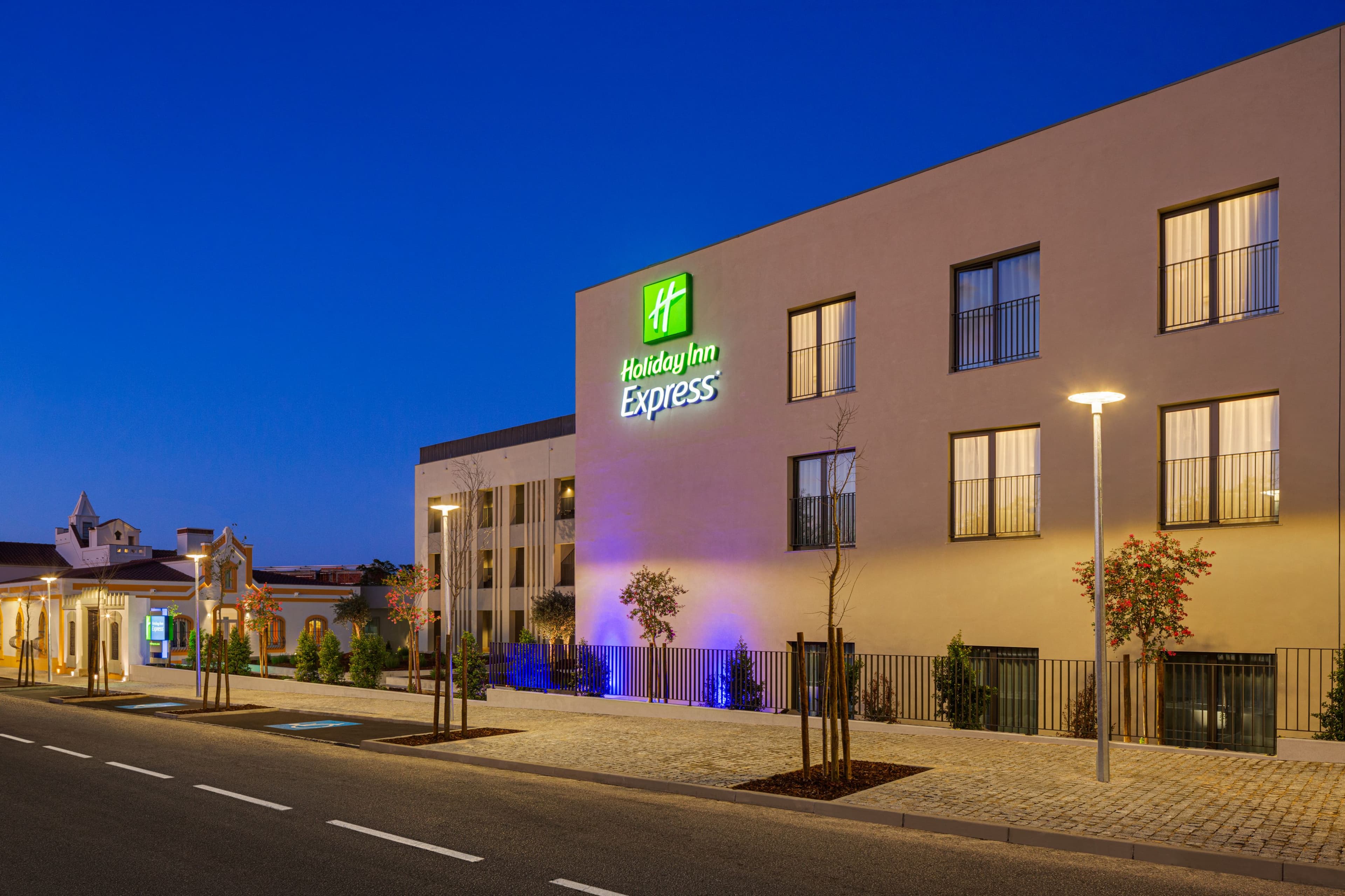 Holiday Inn Express Evora - Image 1