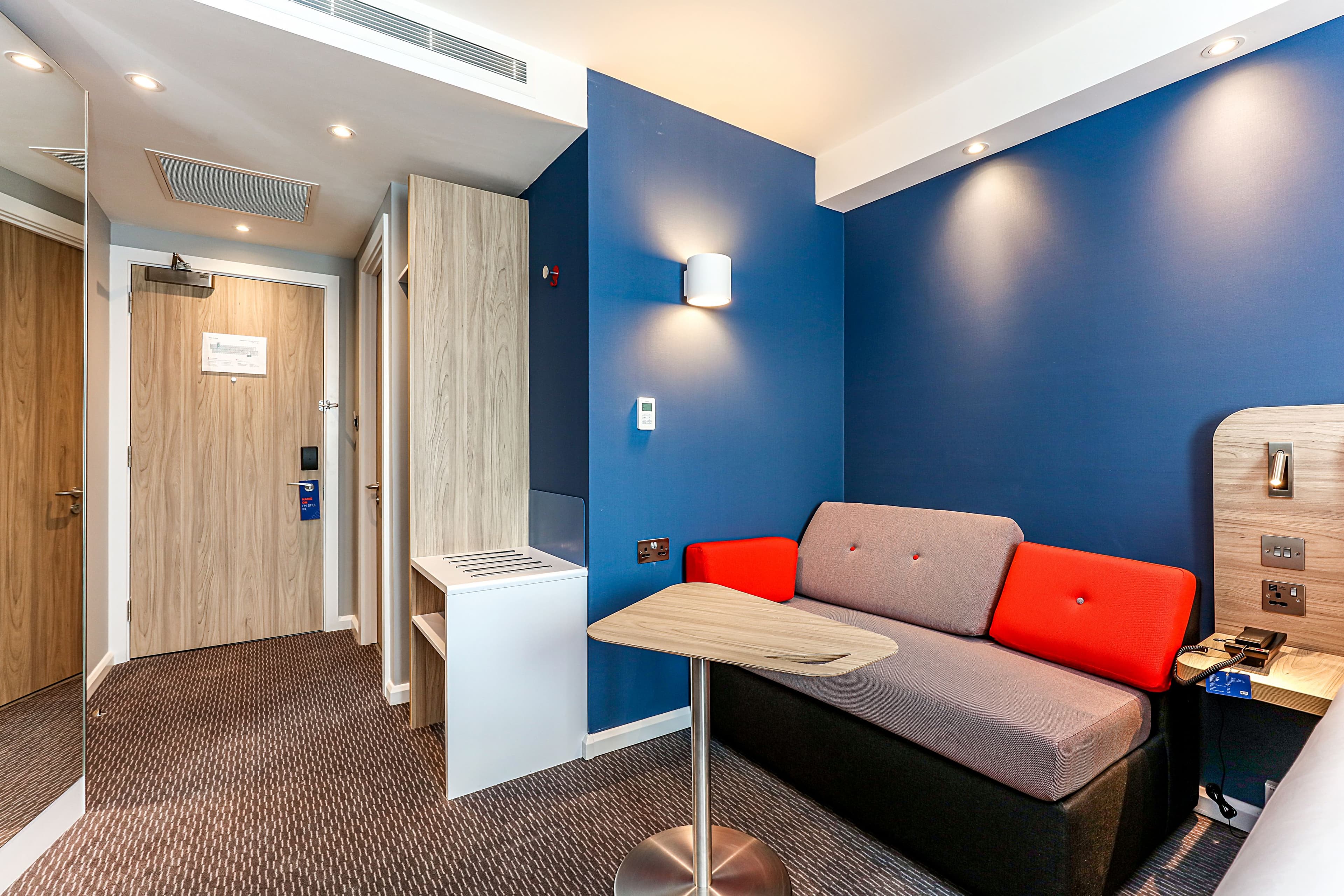 Standard Room with Free Hot Breakfast - Image 6