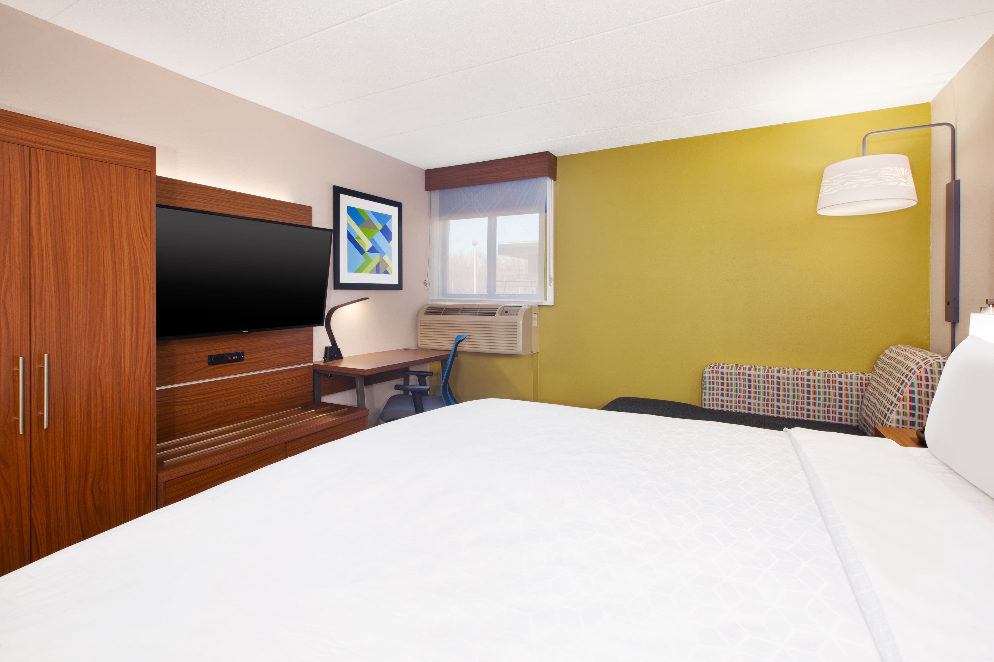 Holiday Inn Express Fairfax - Arlington Boulevard - Image 4